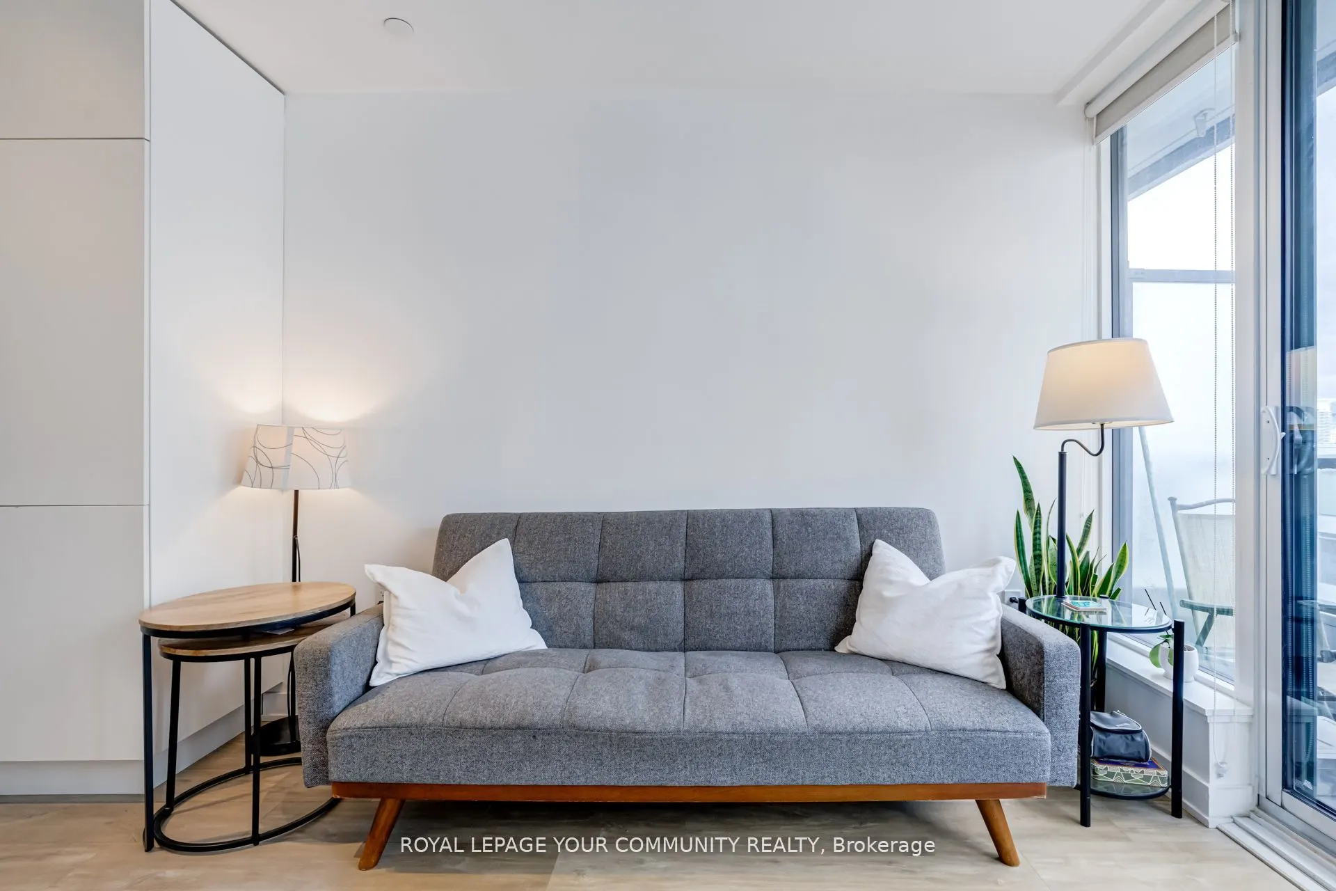 27 Bathurst Street W, #1516