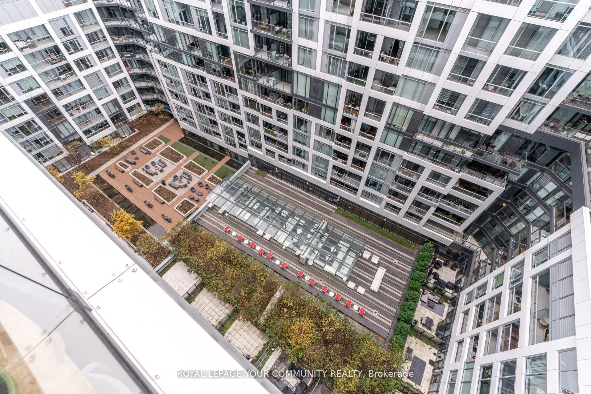27 Bathurst Street W, #1516