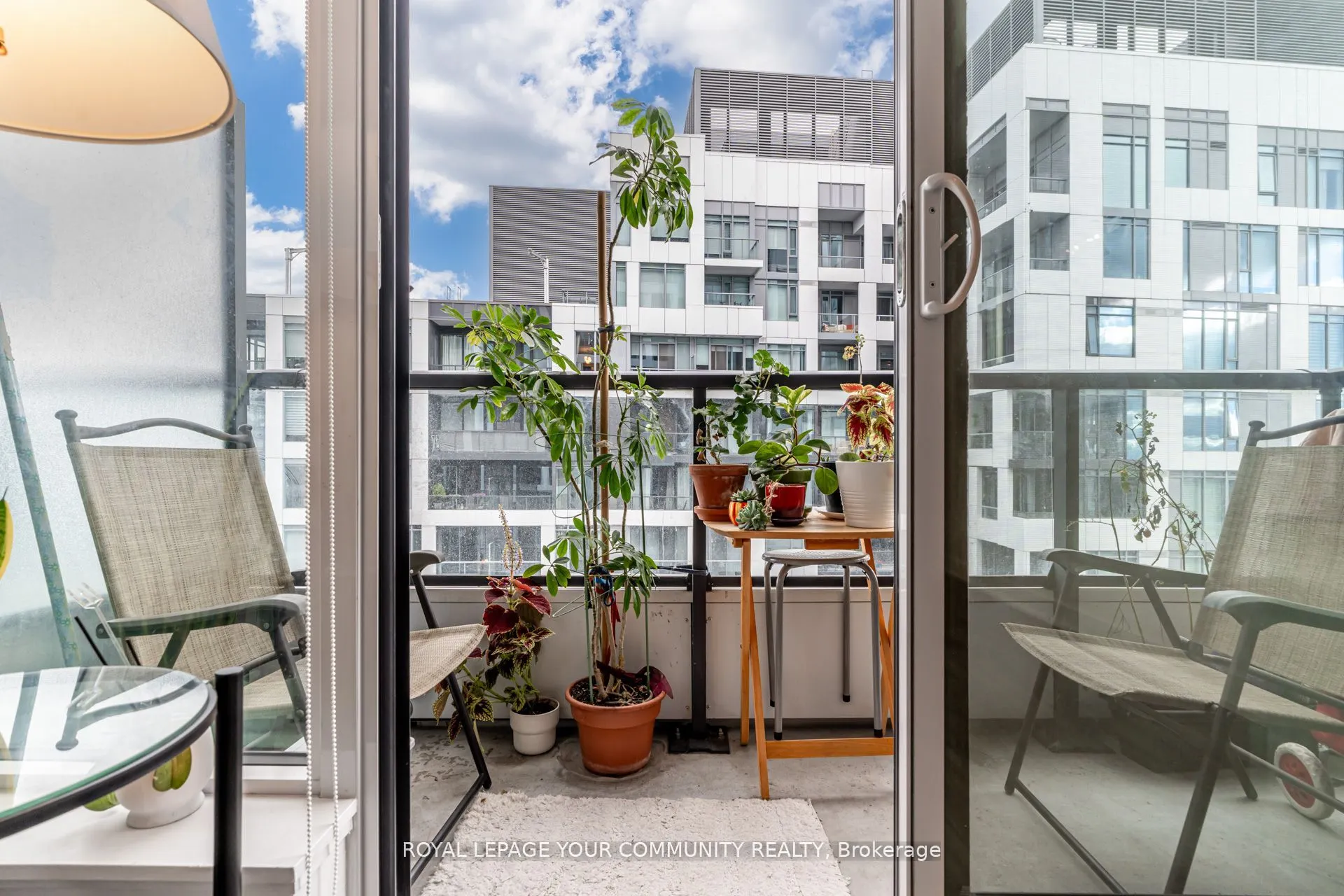 27 Bathurst Street W, #1516