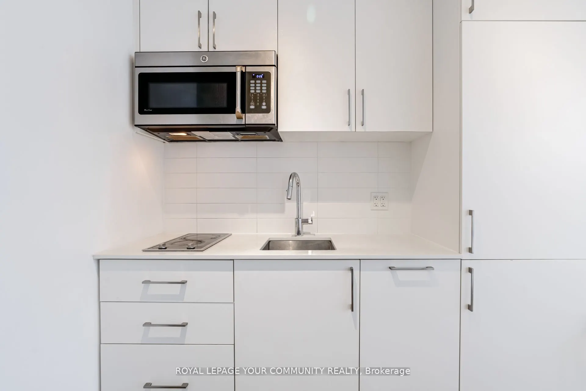 27 Bathurst Street W, #1516