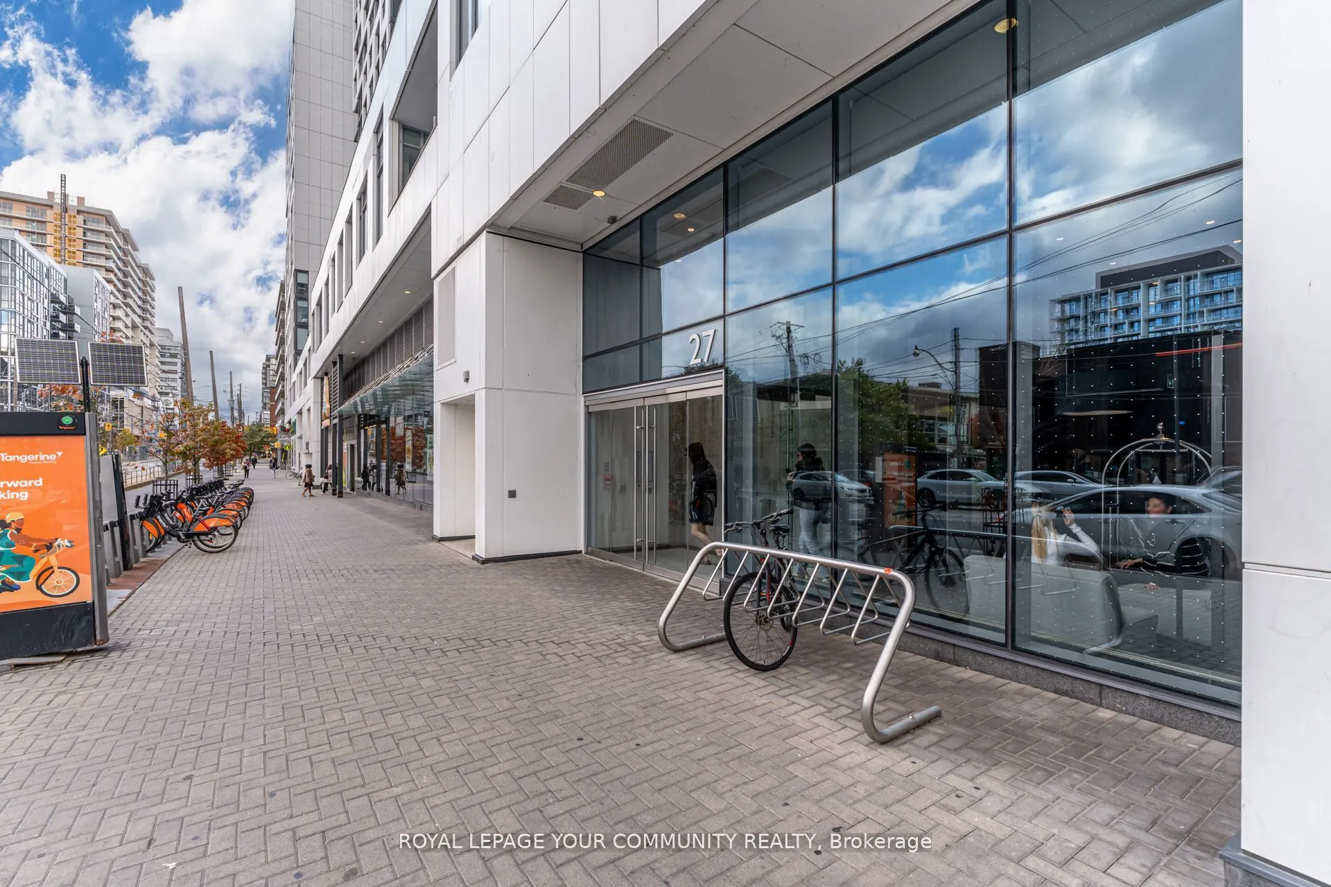 27 Bathurst Street W, #1516