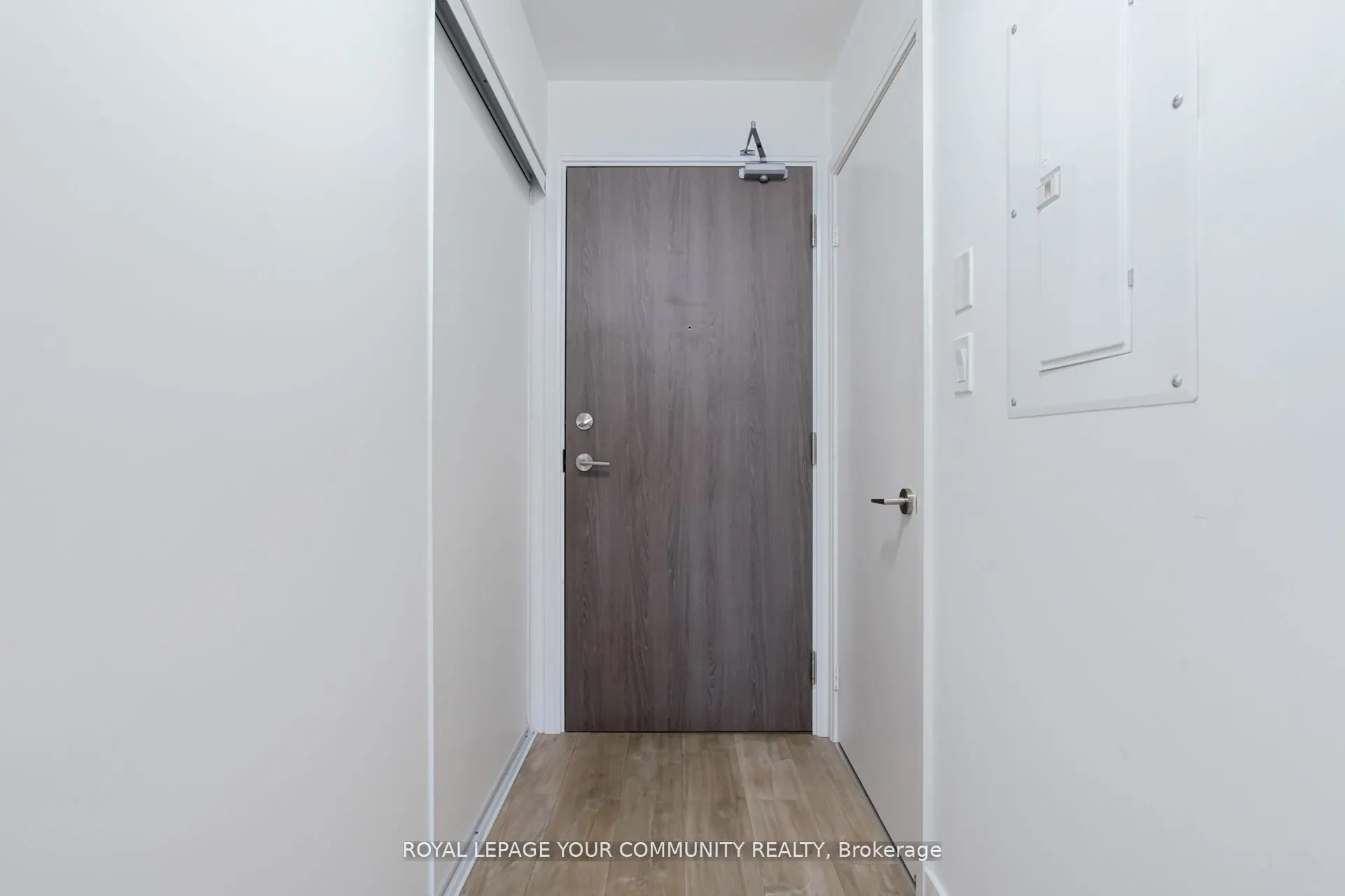 27 Bathurst Street W, #1516