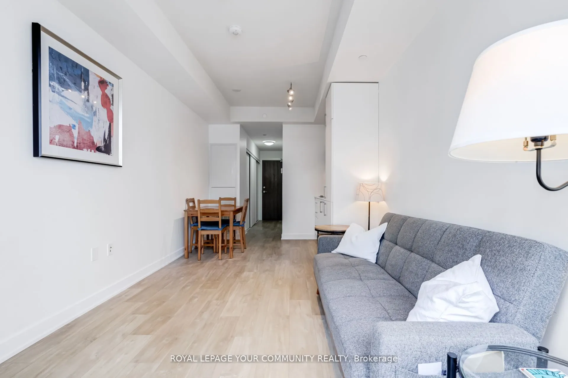 27 Bathurst Street W, #1516