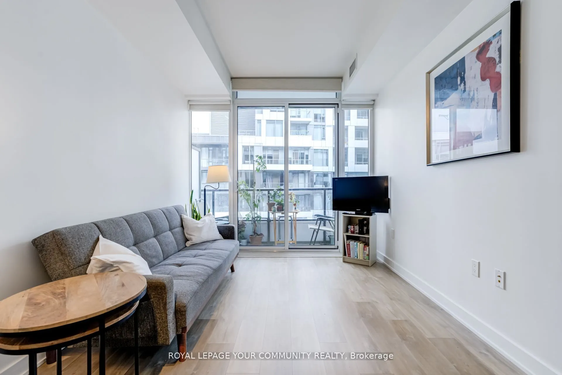 27 Bathurst Street W, #1516