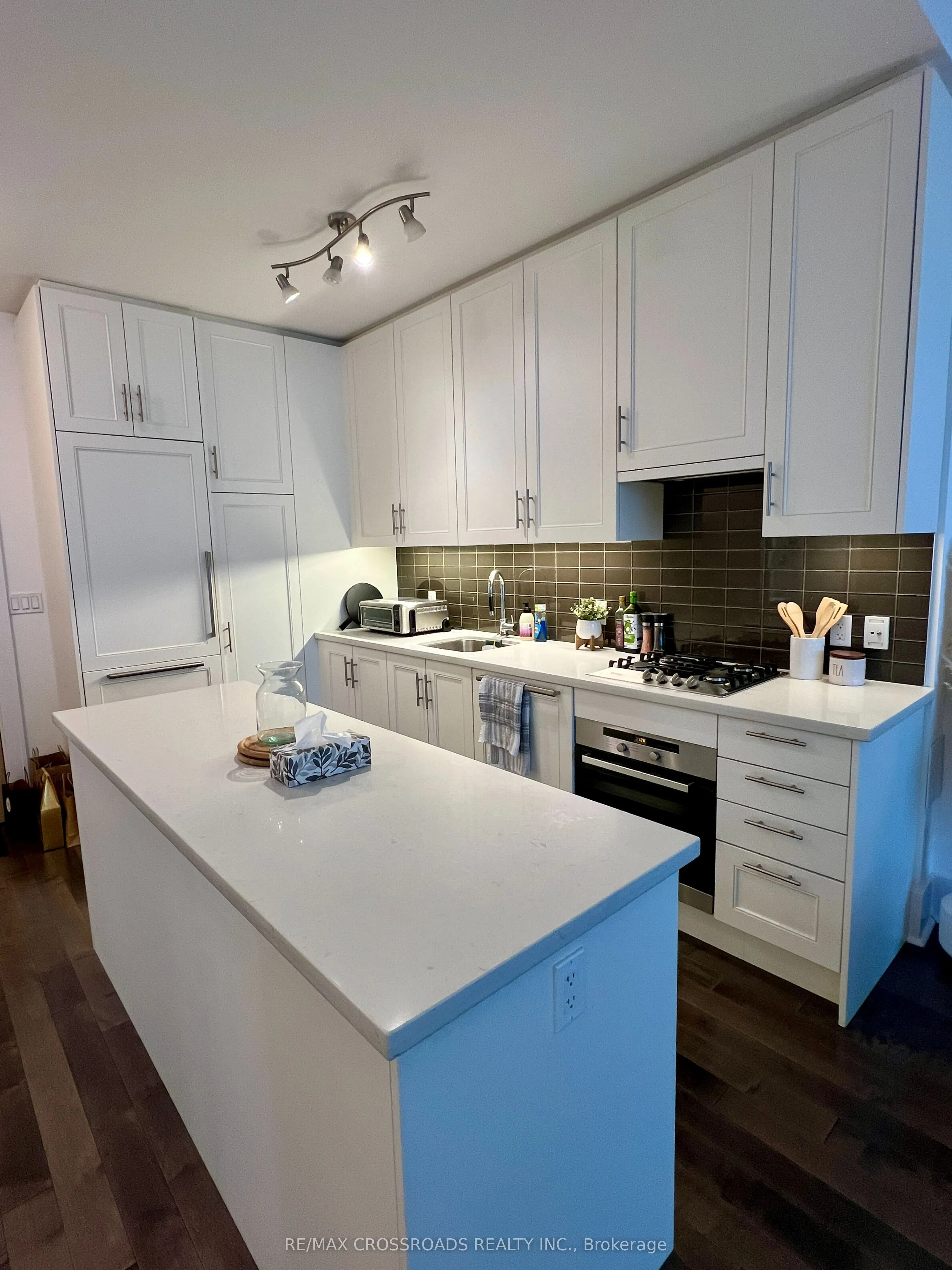 29 Queens Quay E #1010