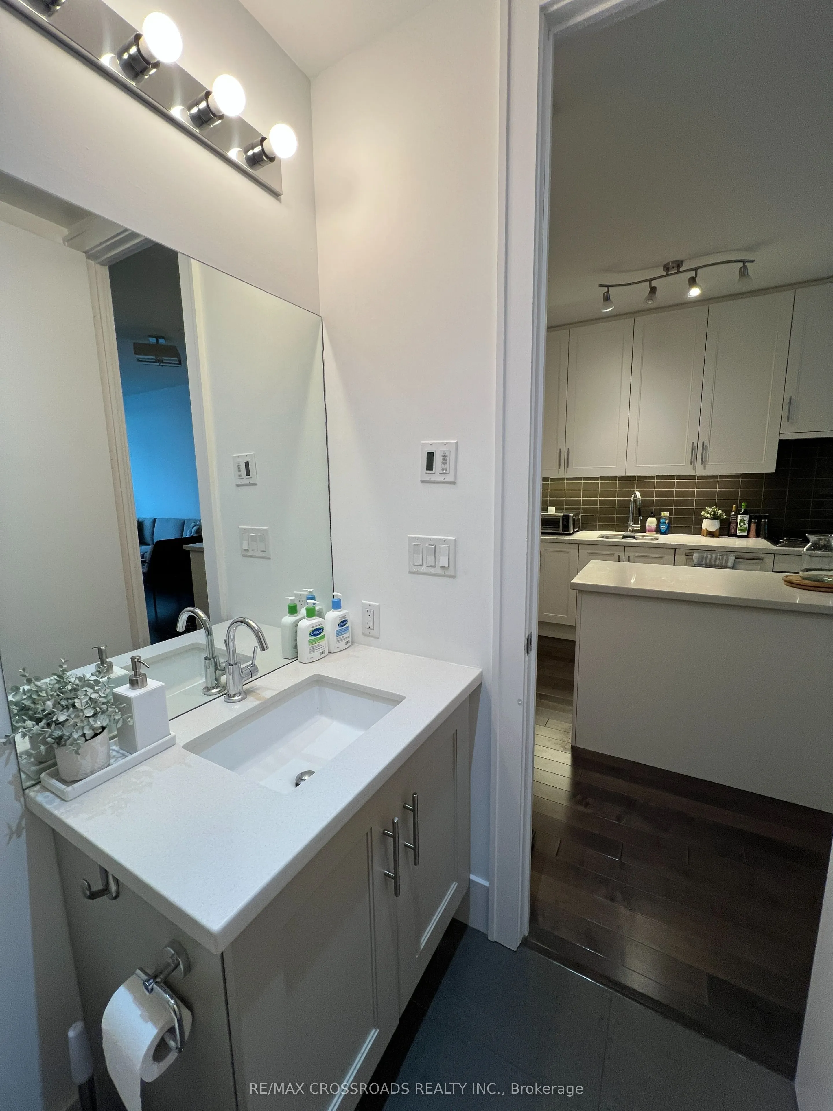 29 Queens Quay E #1010