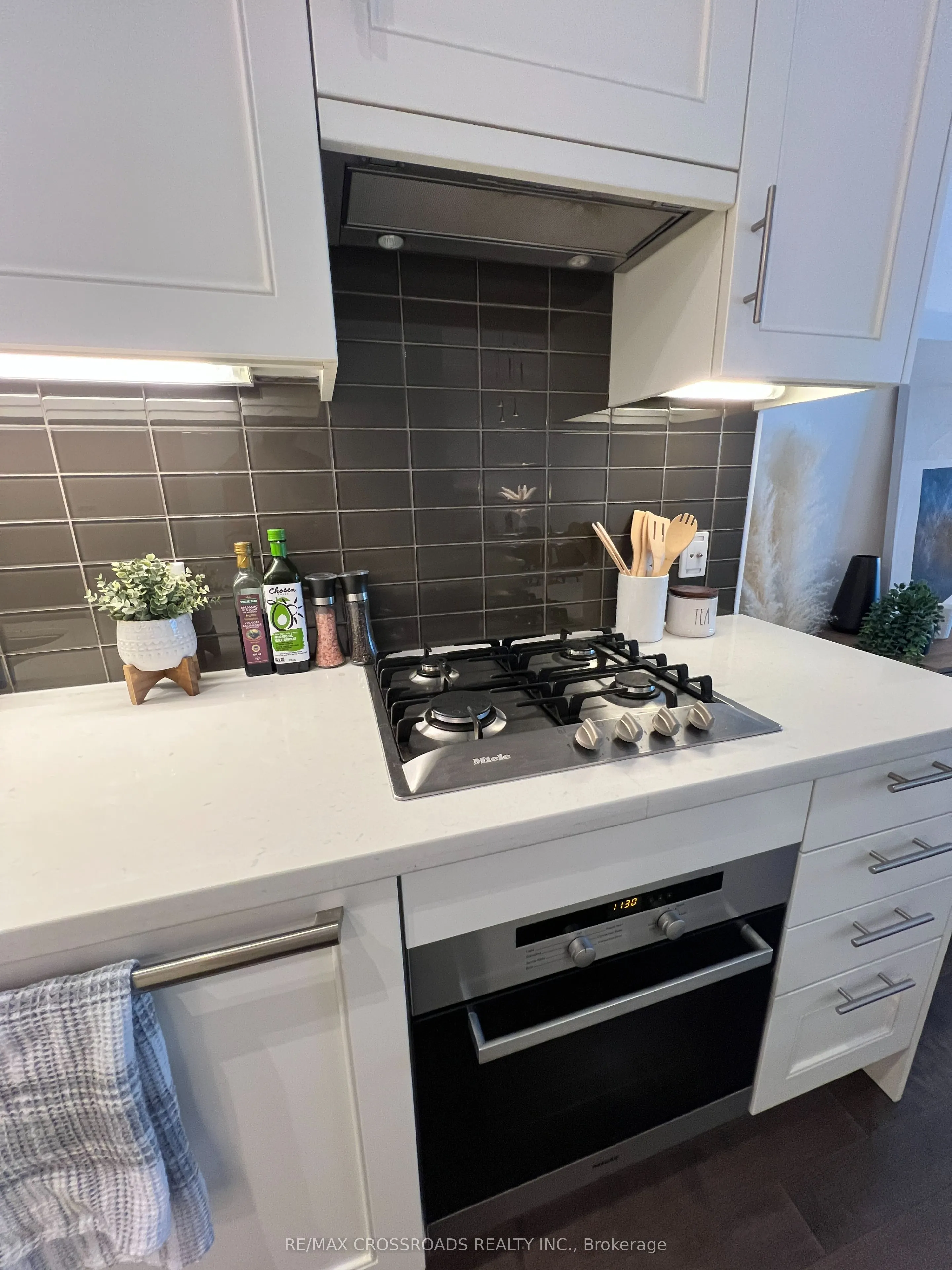 29 Queens Quay E #1010