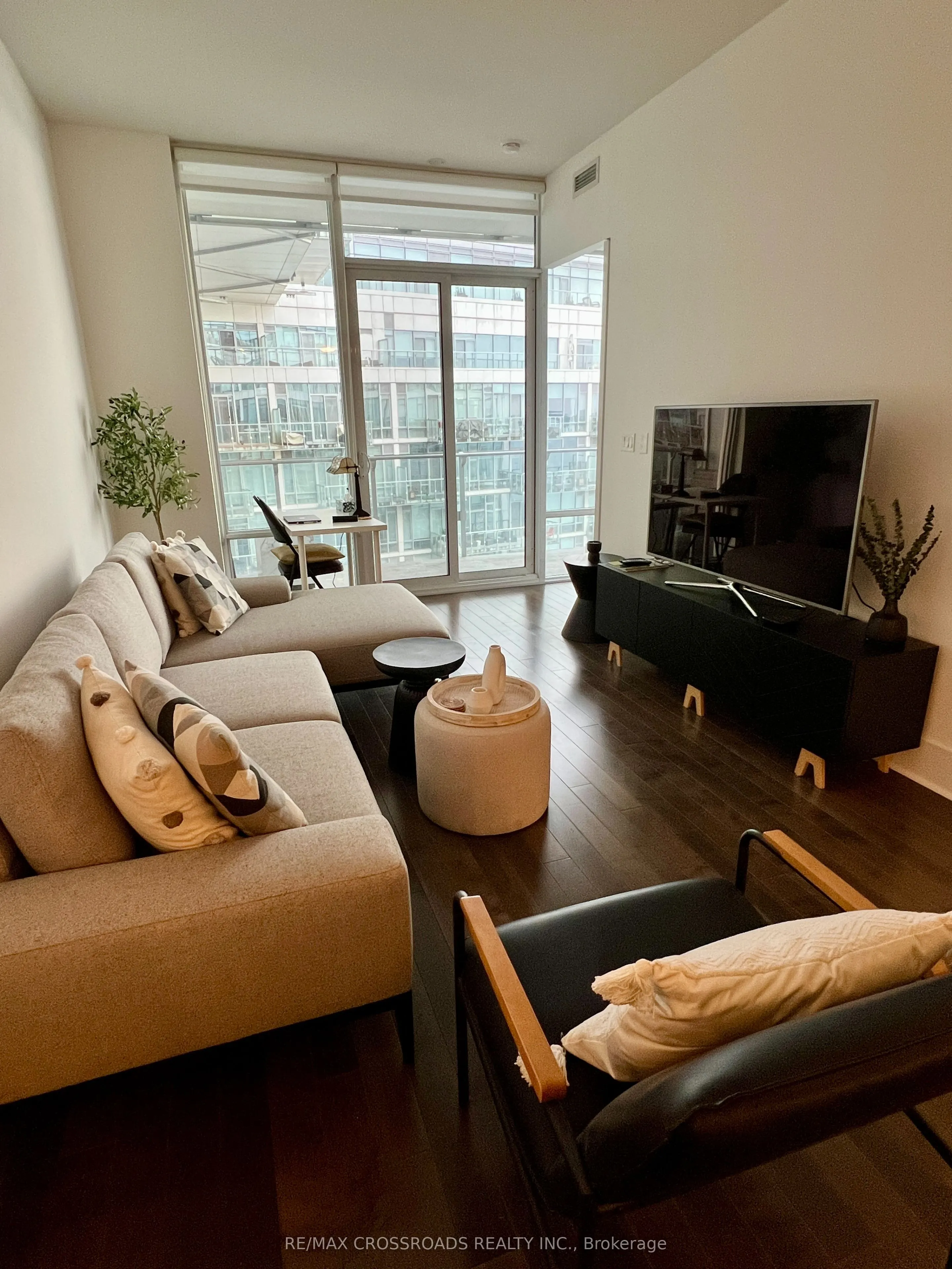 29 Queens Quay E #1010