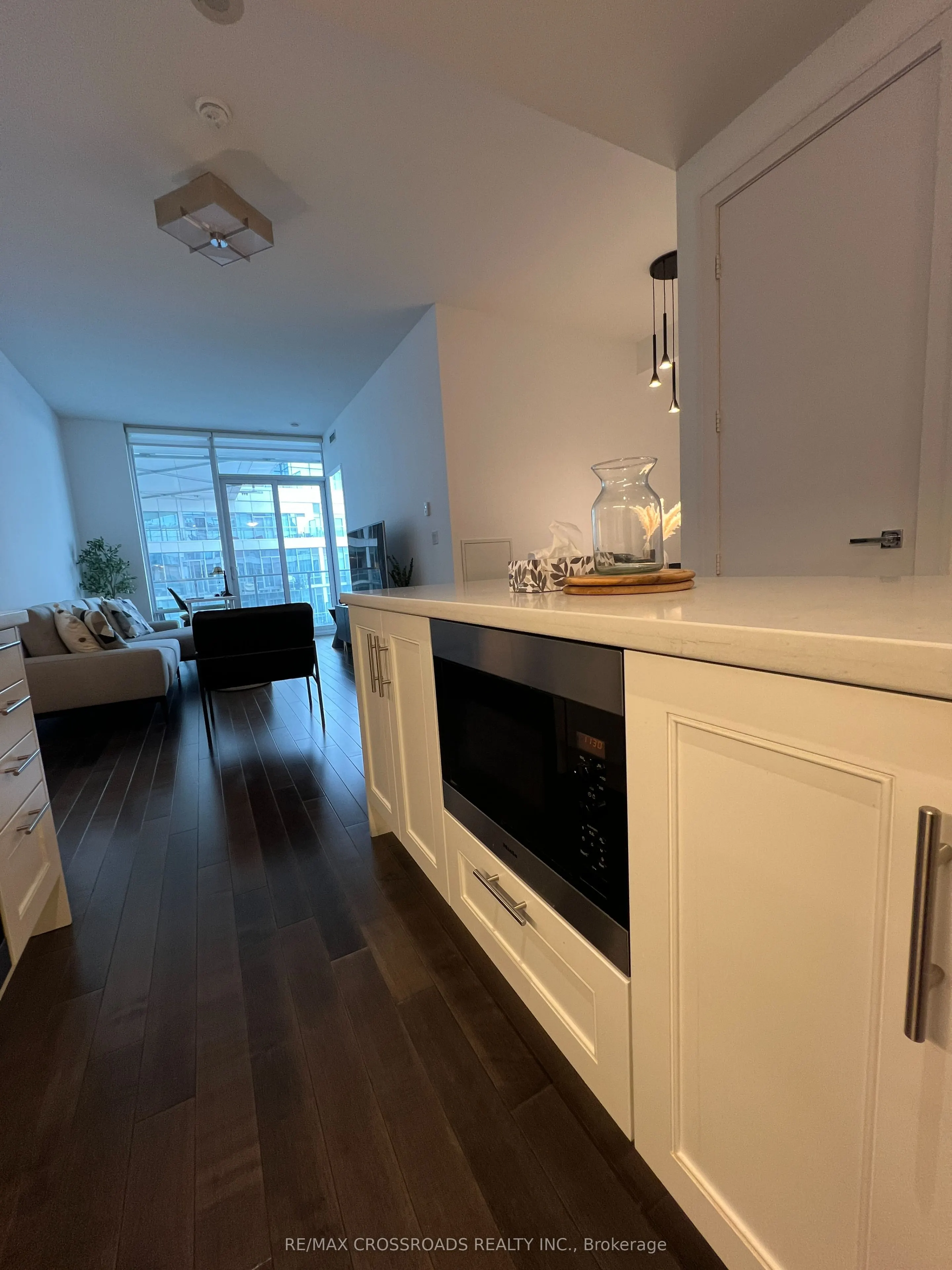 29 Queens Quay E #1010