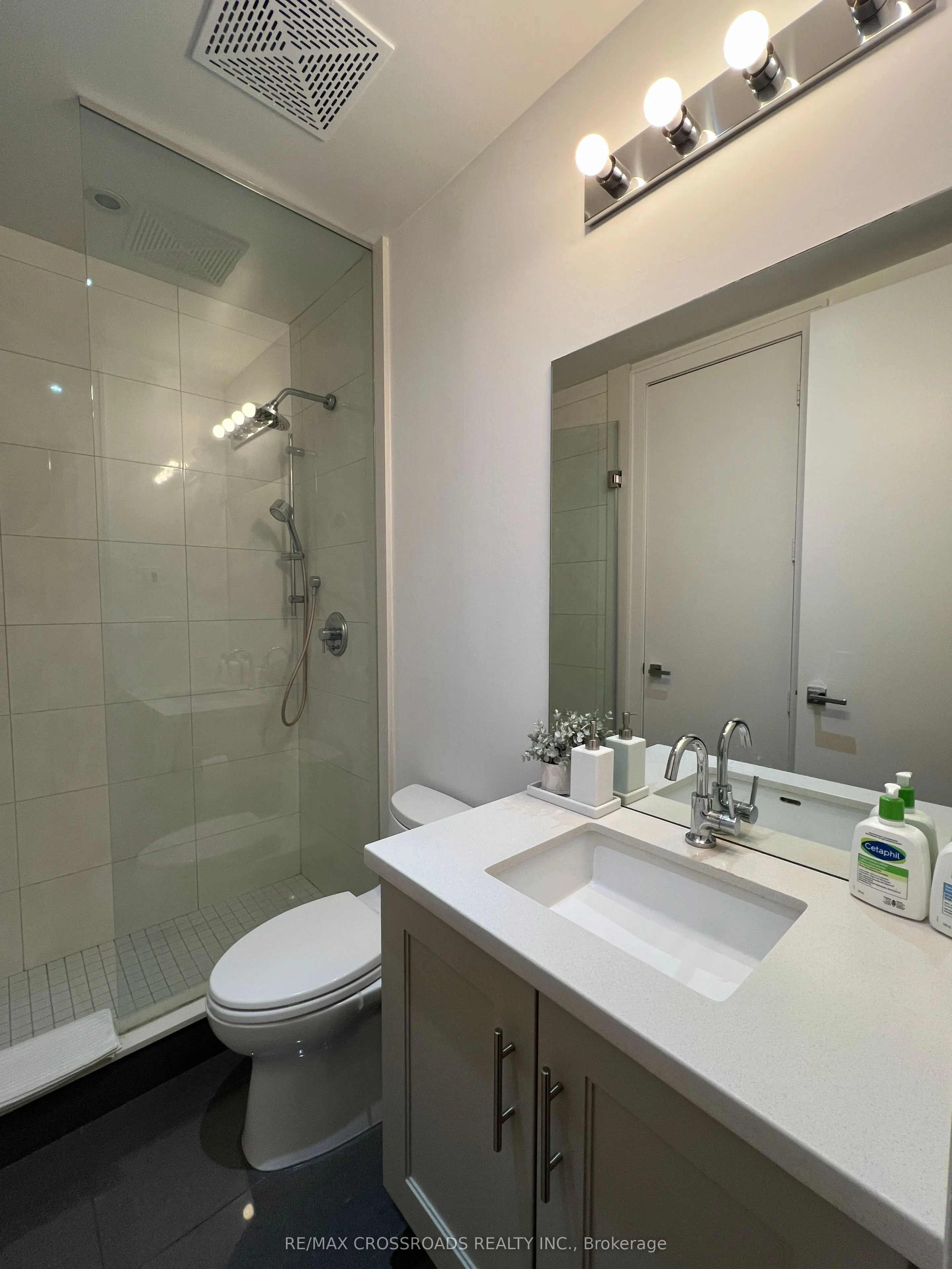29 Queens Quay E #1010