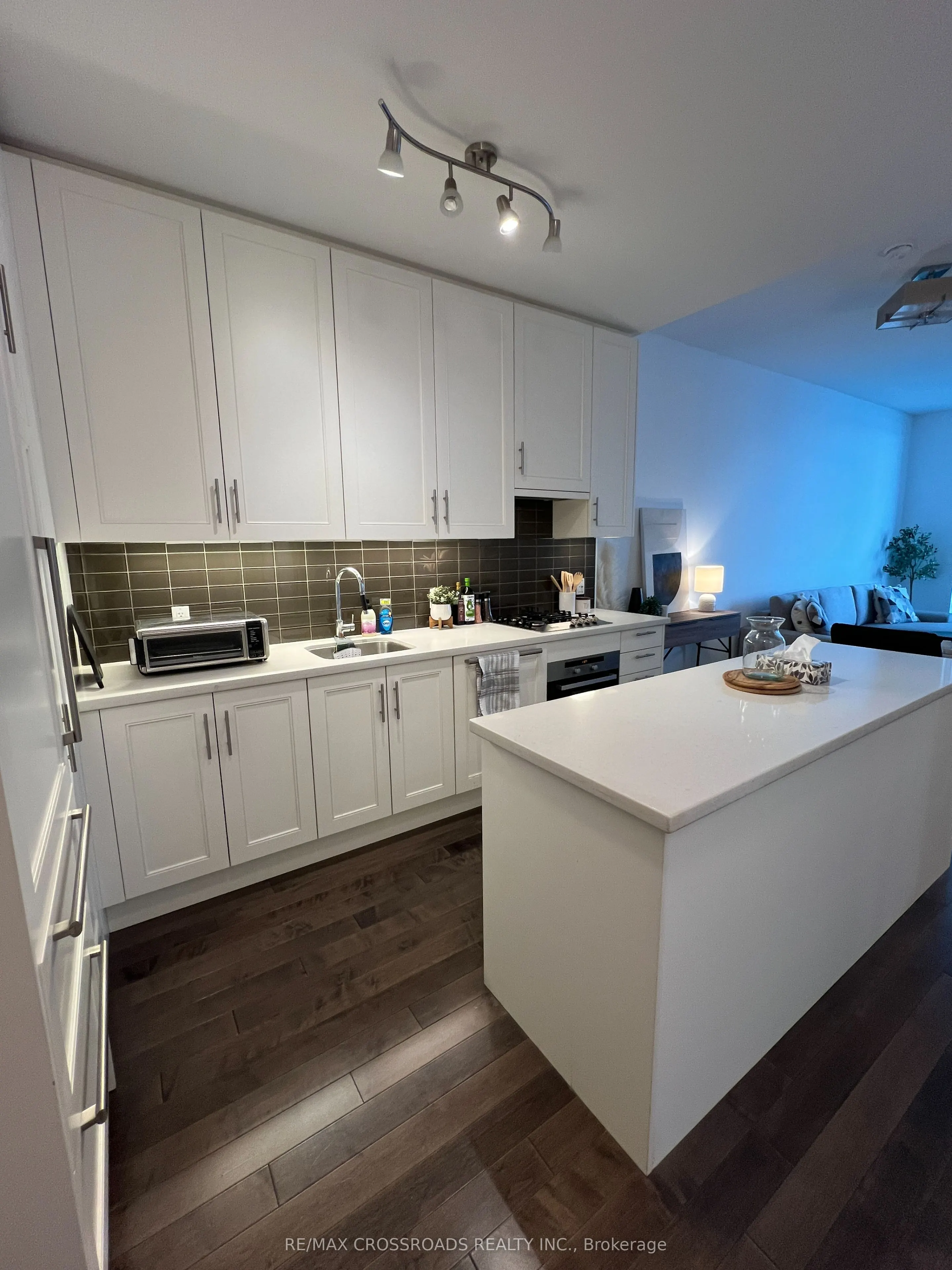 29 Queens Quay E #1010