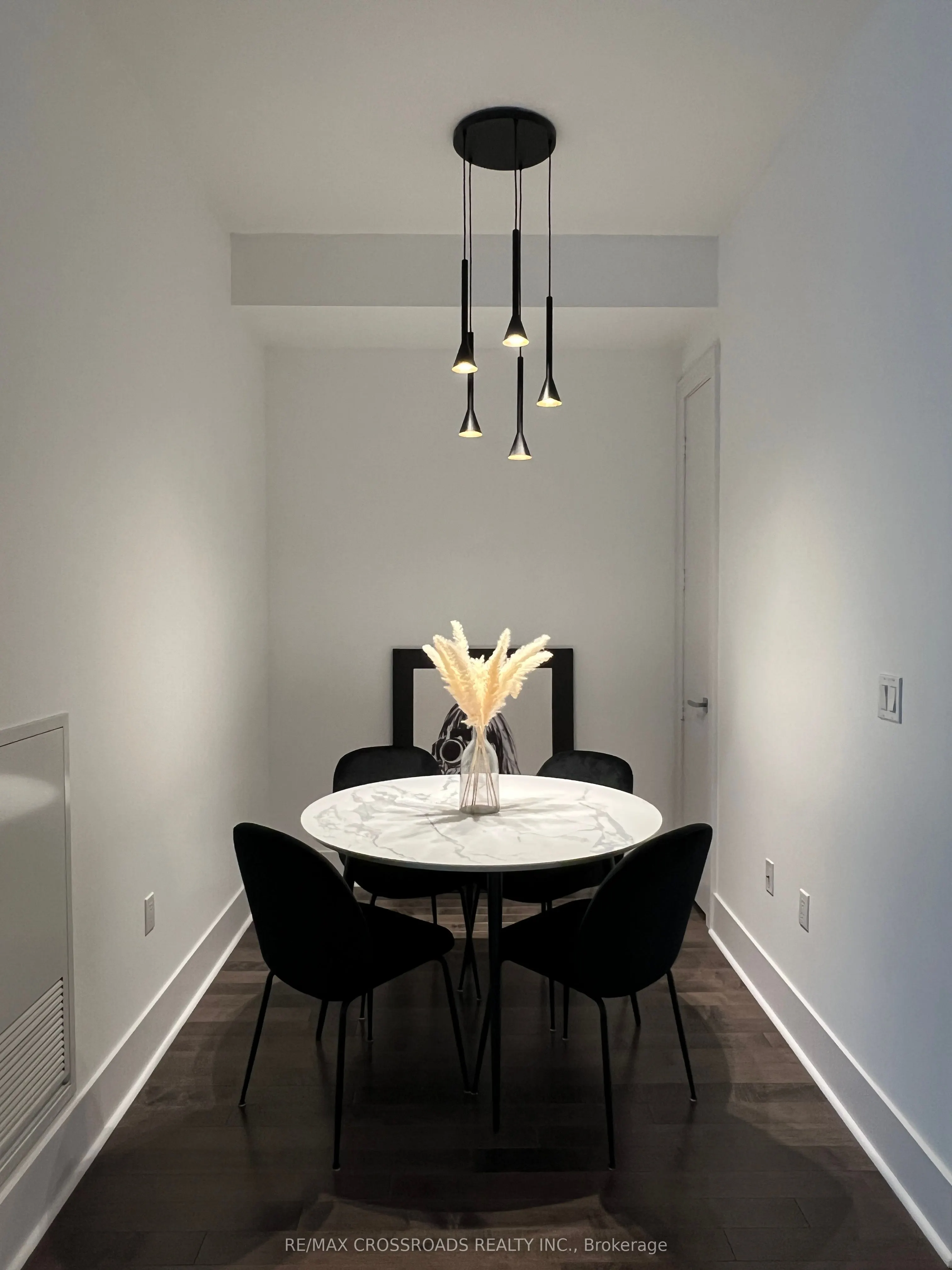 29 Queens Quay E #1010