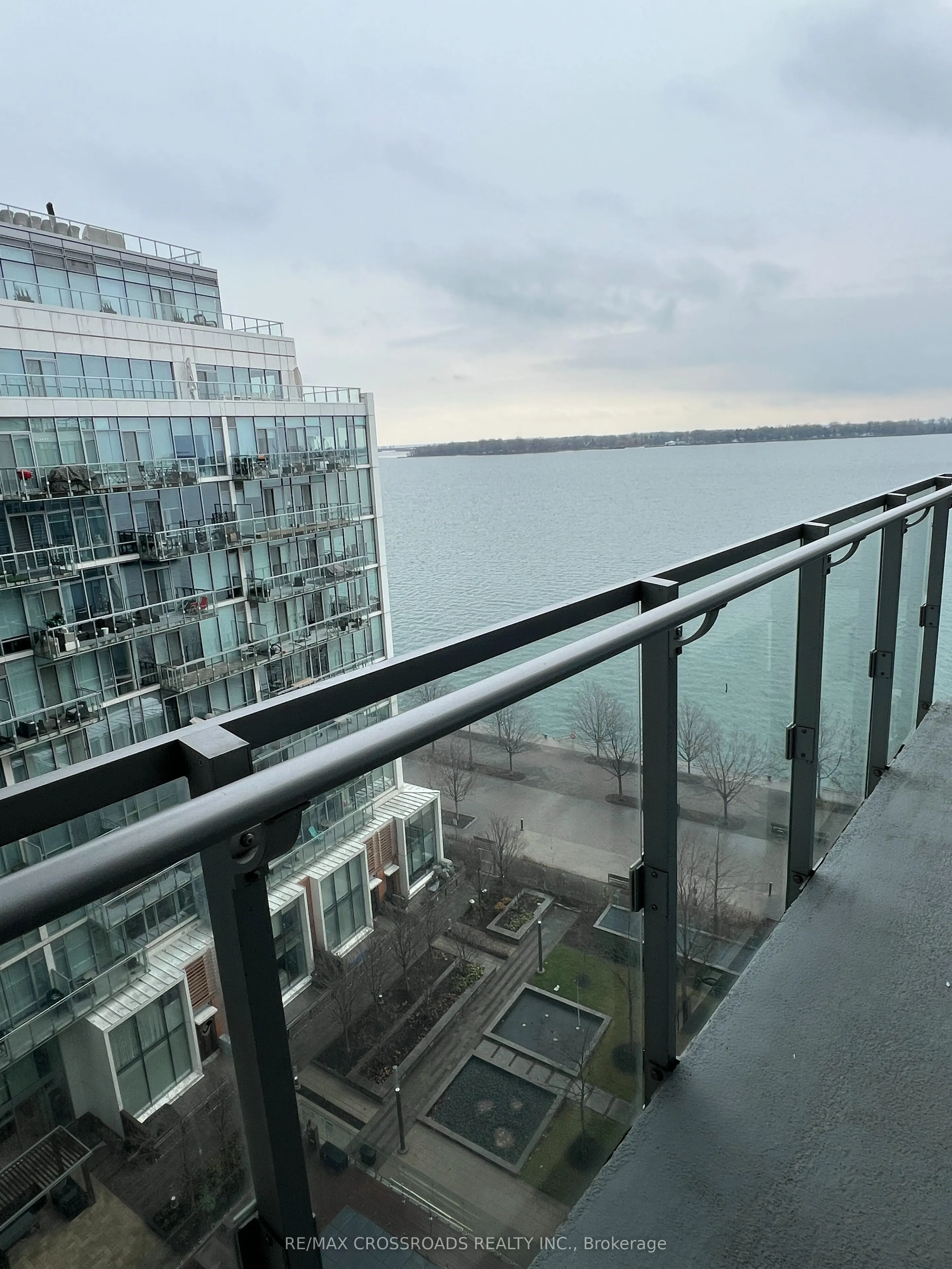 29 Queens Quay E #1010