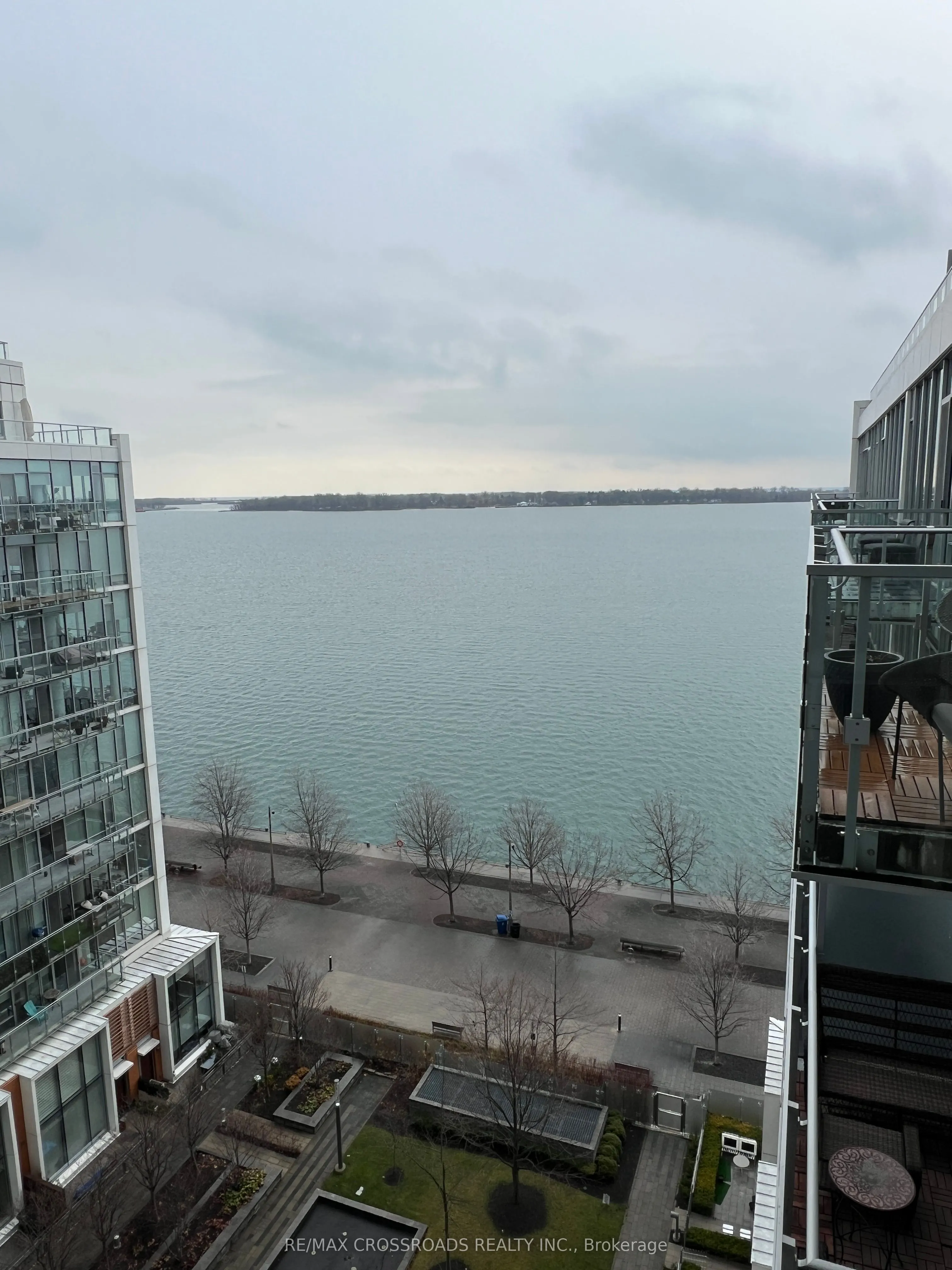 29 Queens Quay E #1010