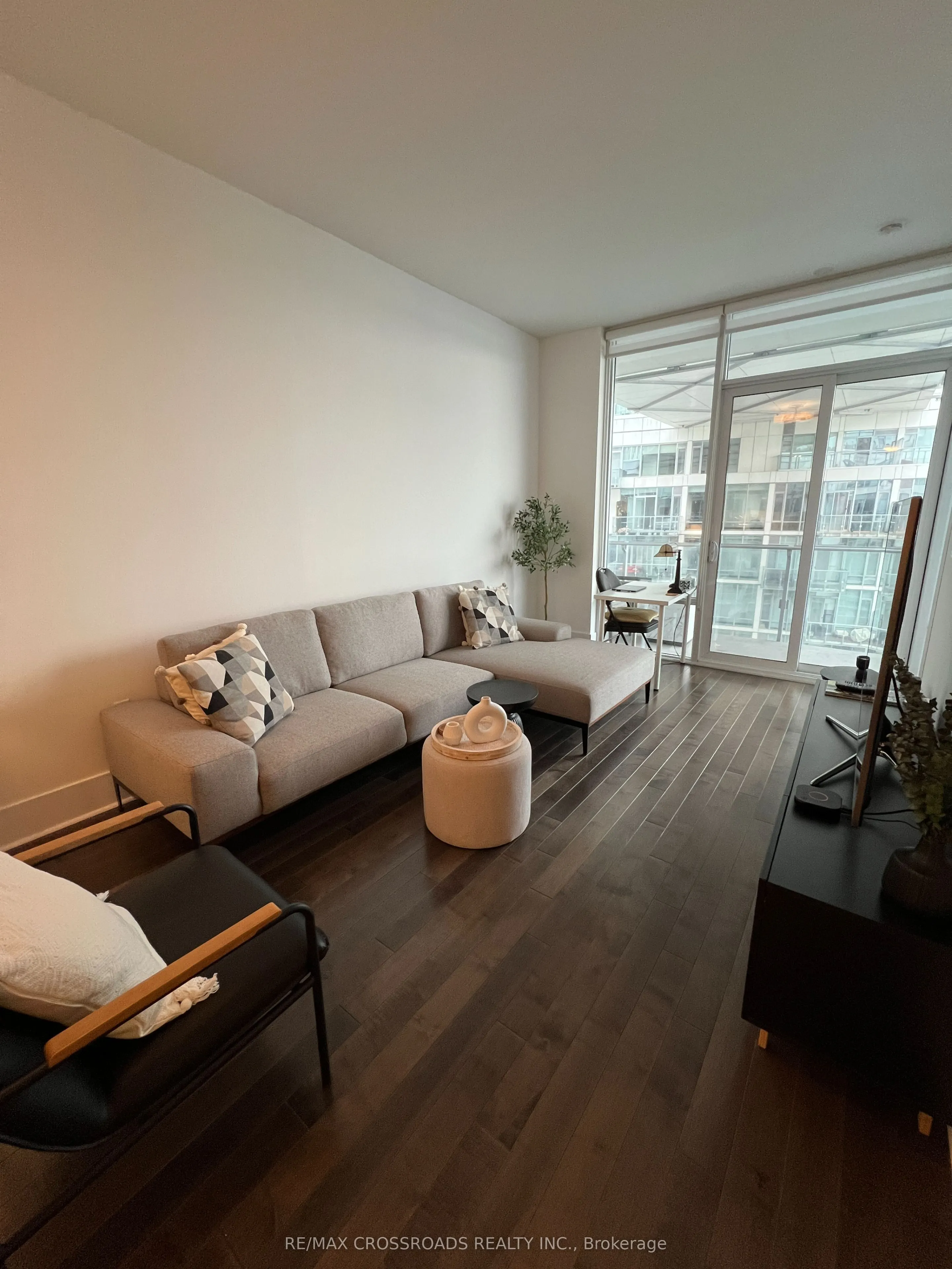 29 Queens Quay E #1010