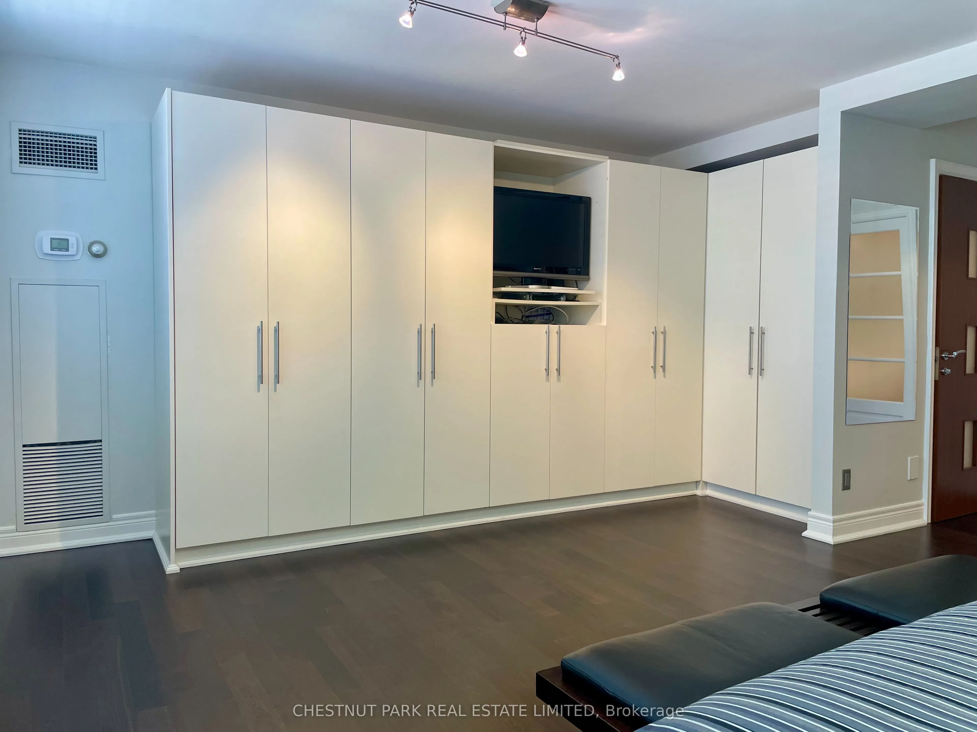 5 Rosehill Avenue, #819