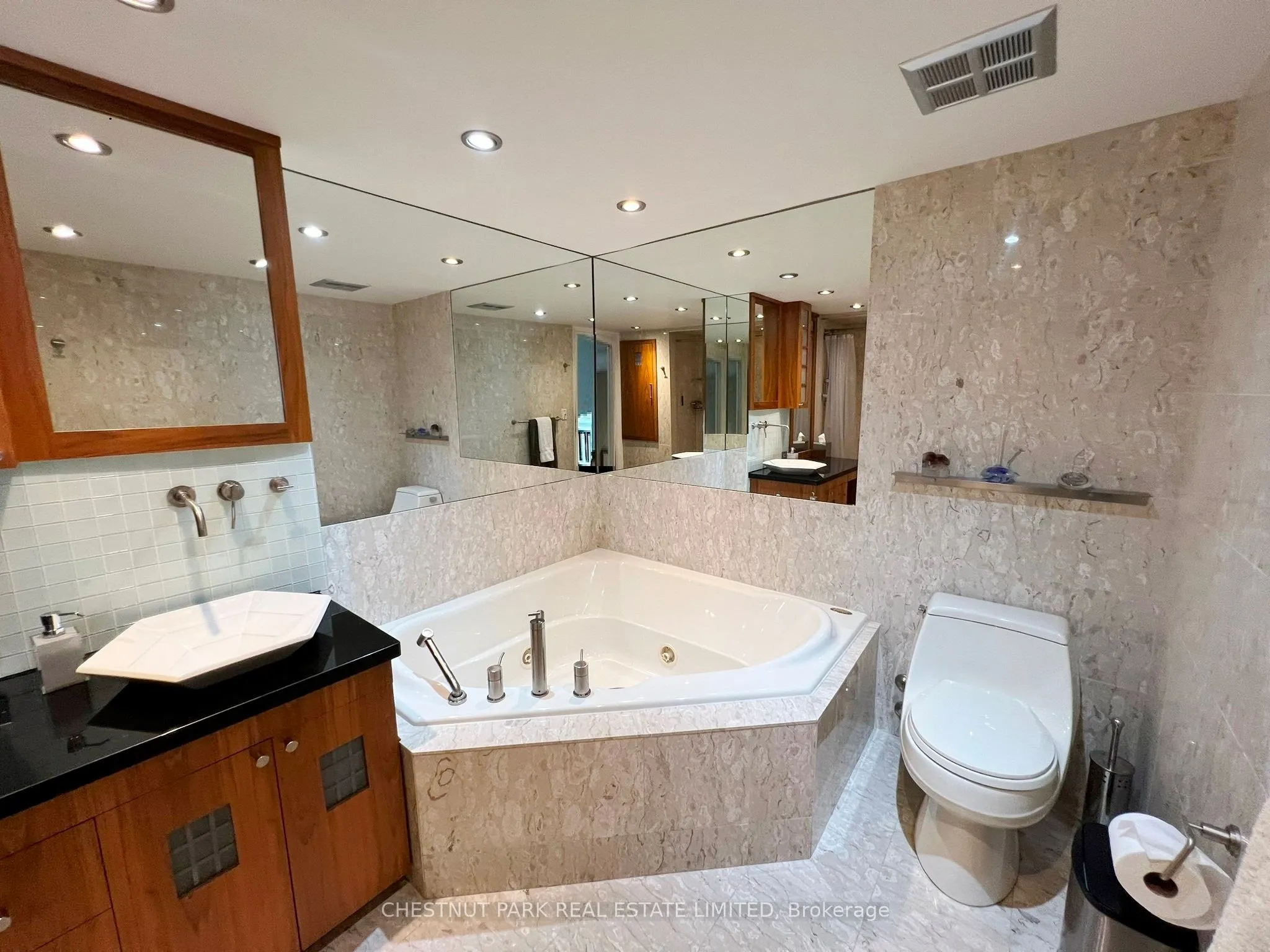 5 Rosehill Avenue, #819