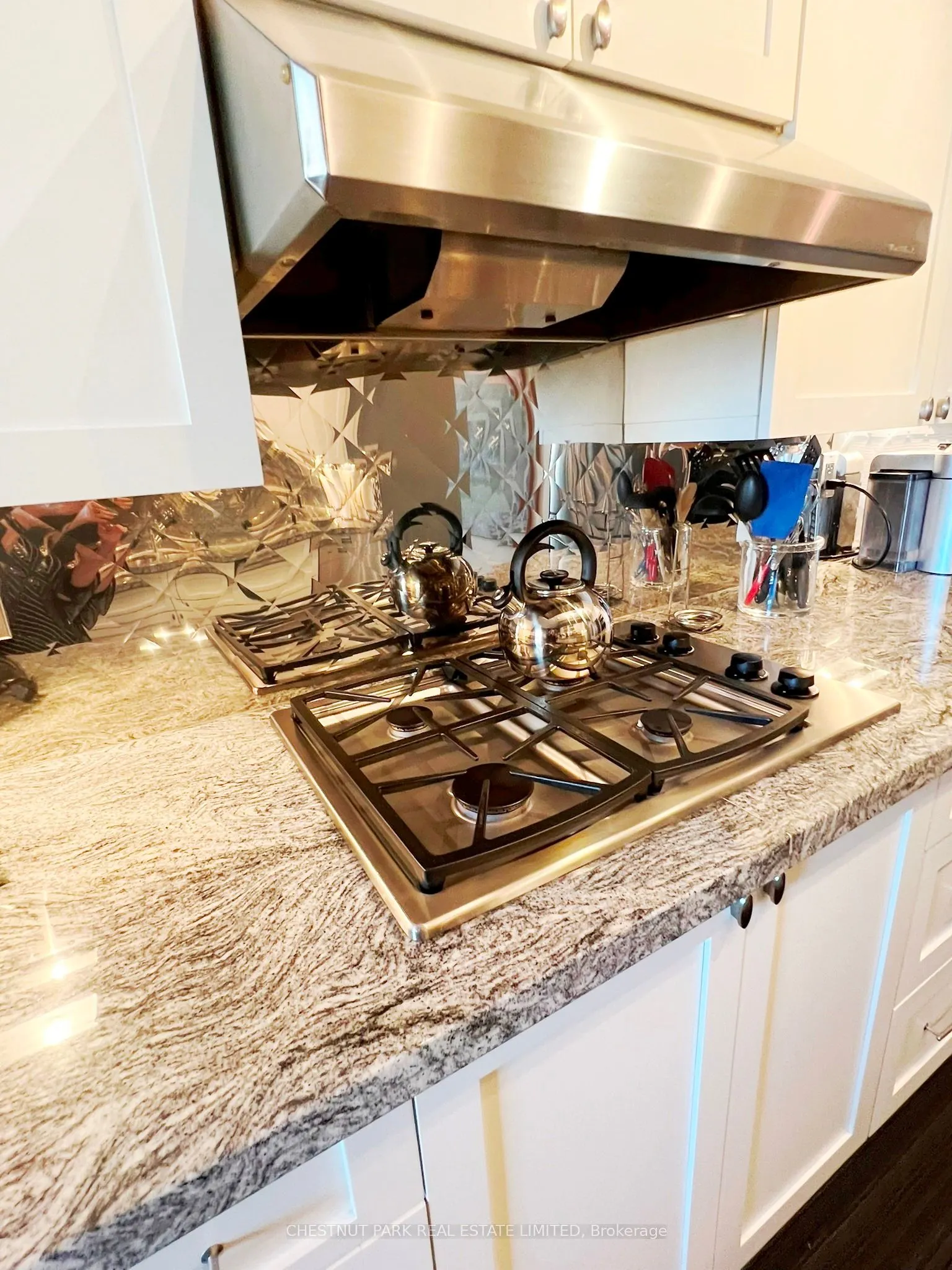 5 Rosehill Avenue, #819
