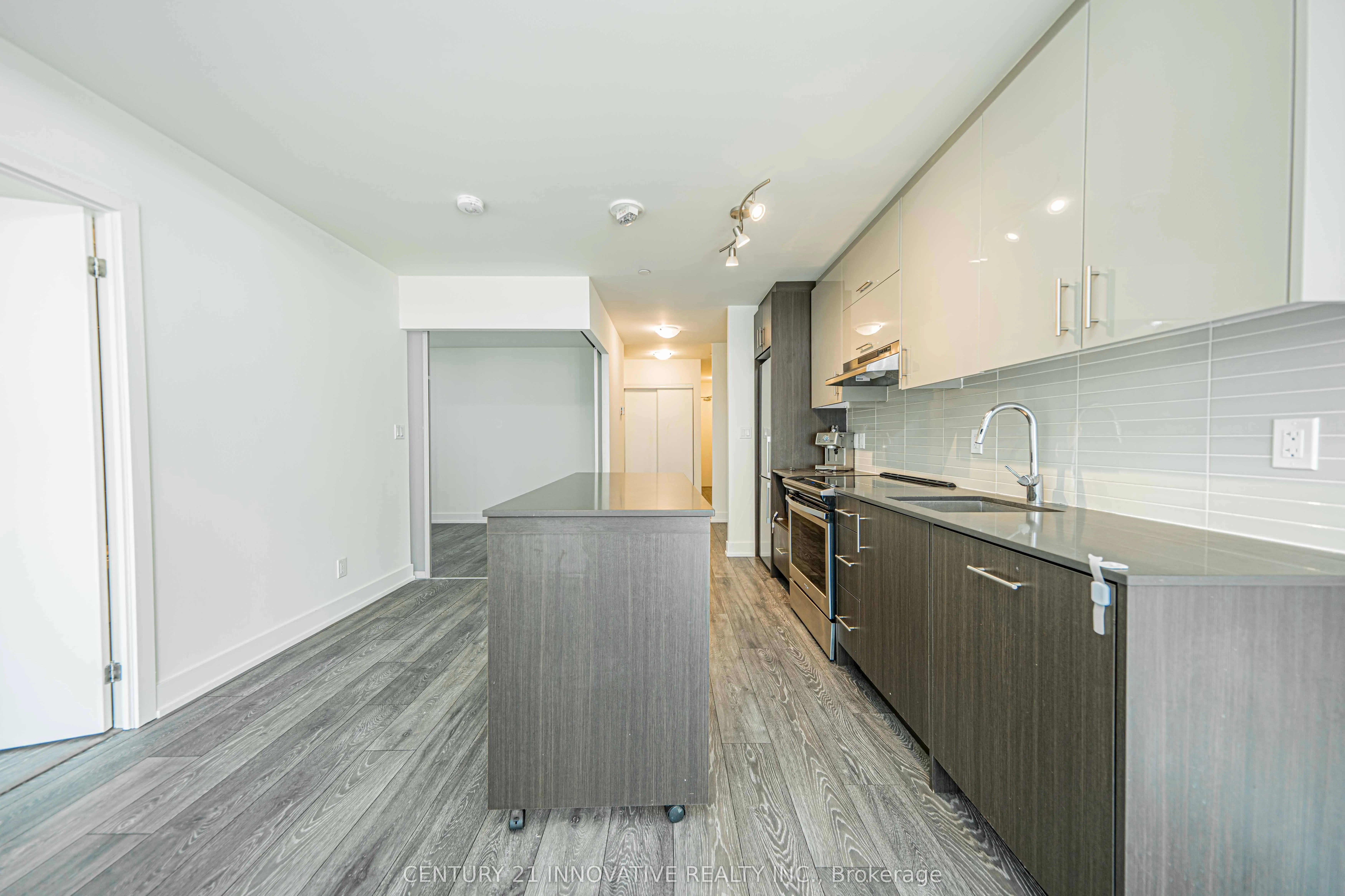 180 Fairview Mall Drive, #517