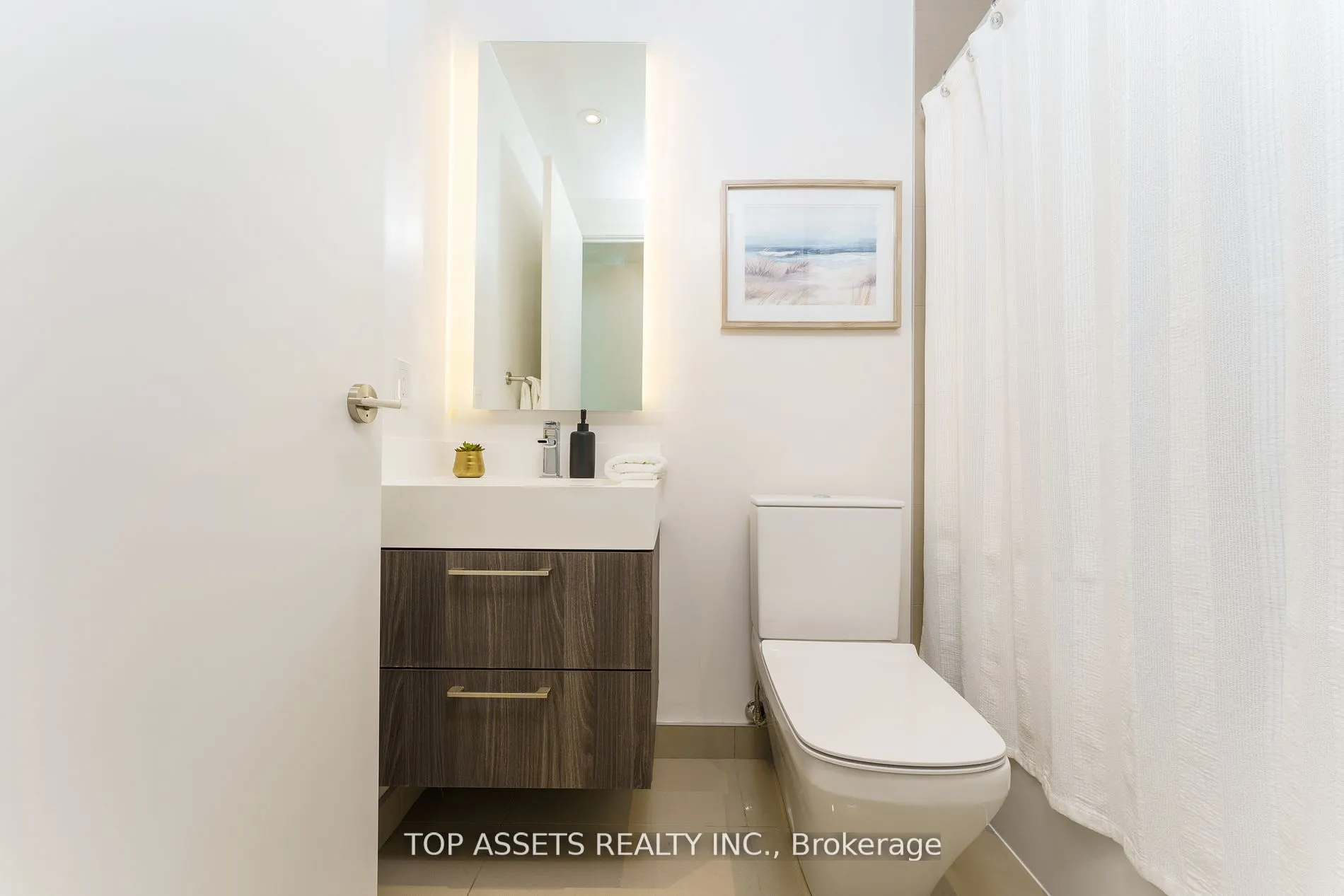 1 Yorkville Ave, #3701
