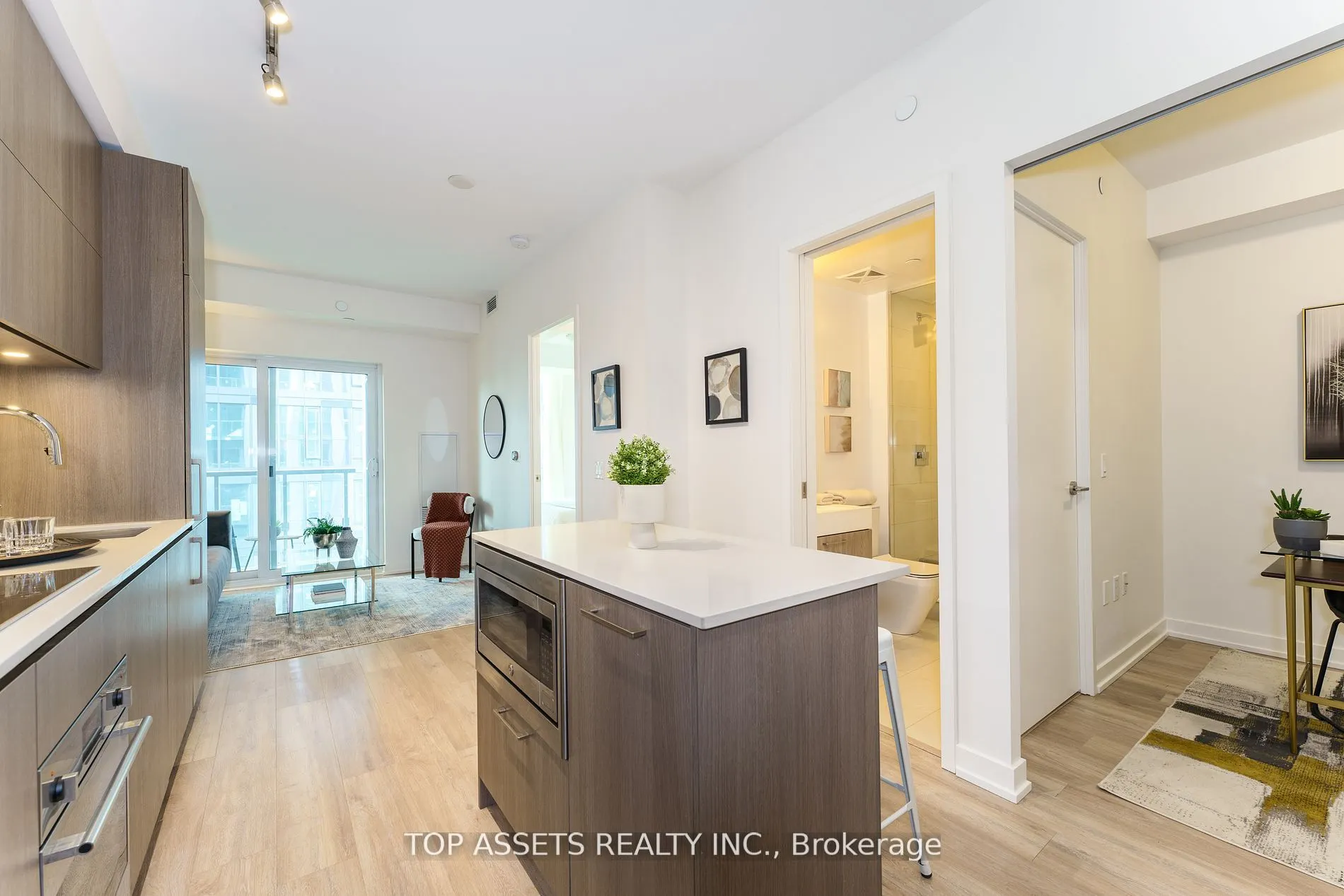 1 Yorkville Ave, #3701