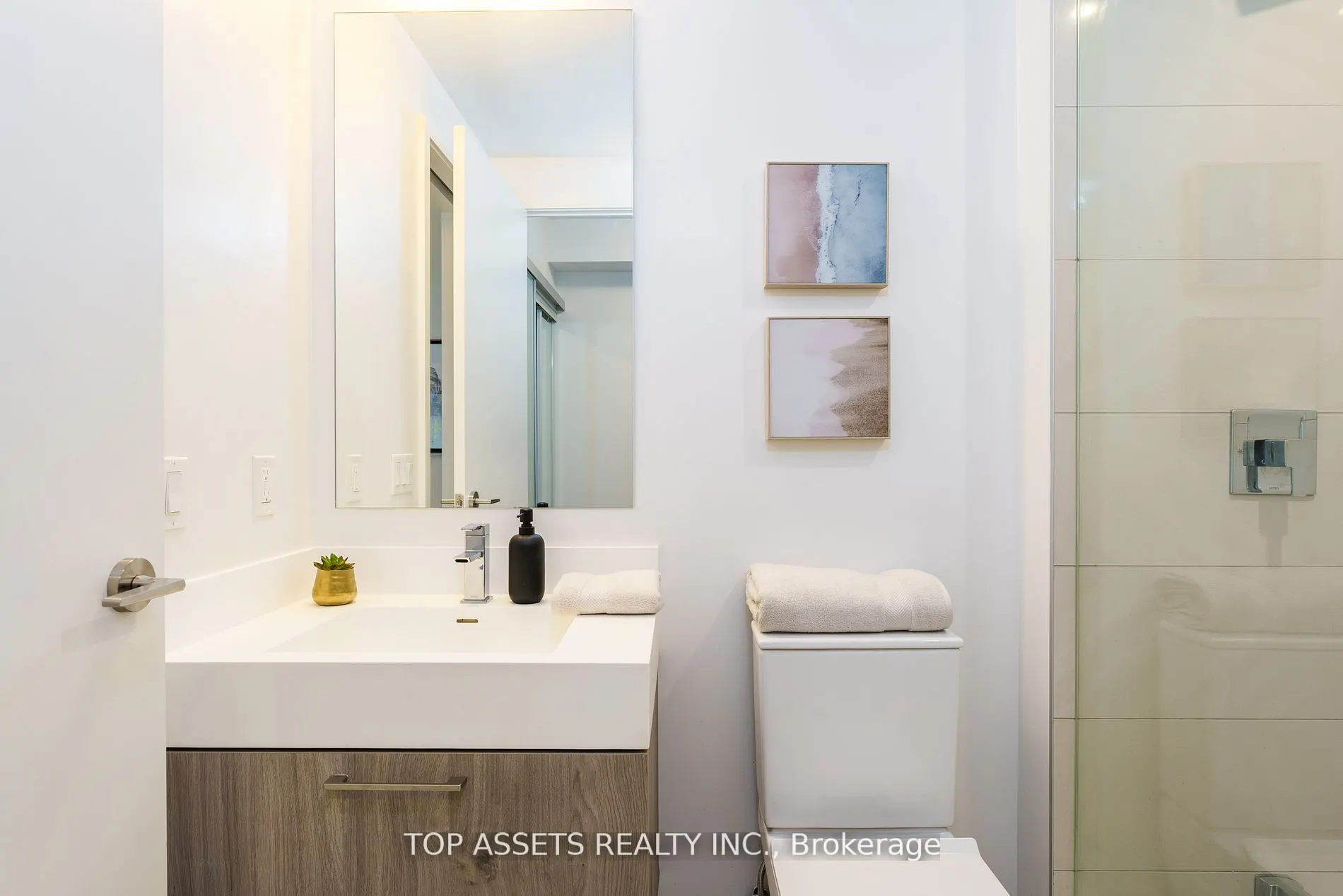 1 Yorkville Ave, #3701