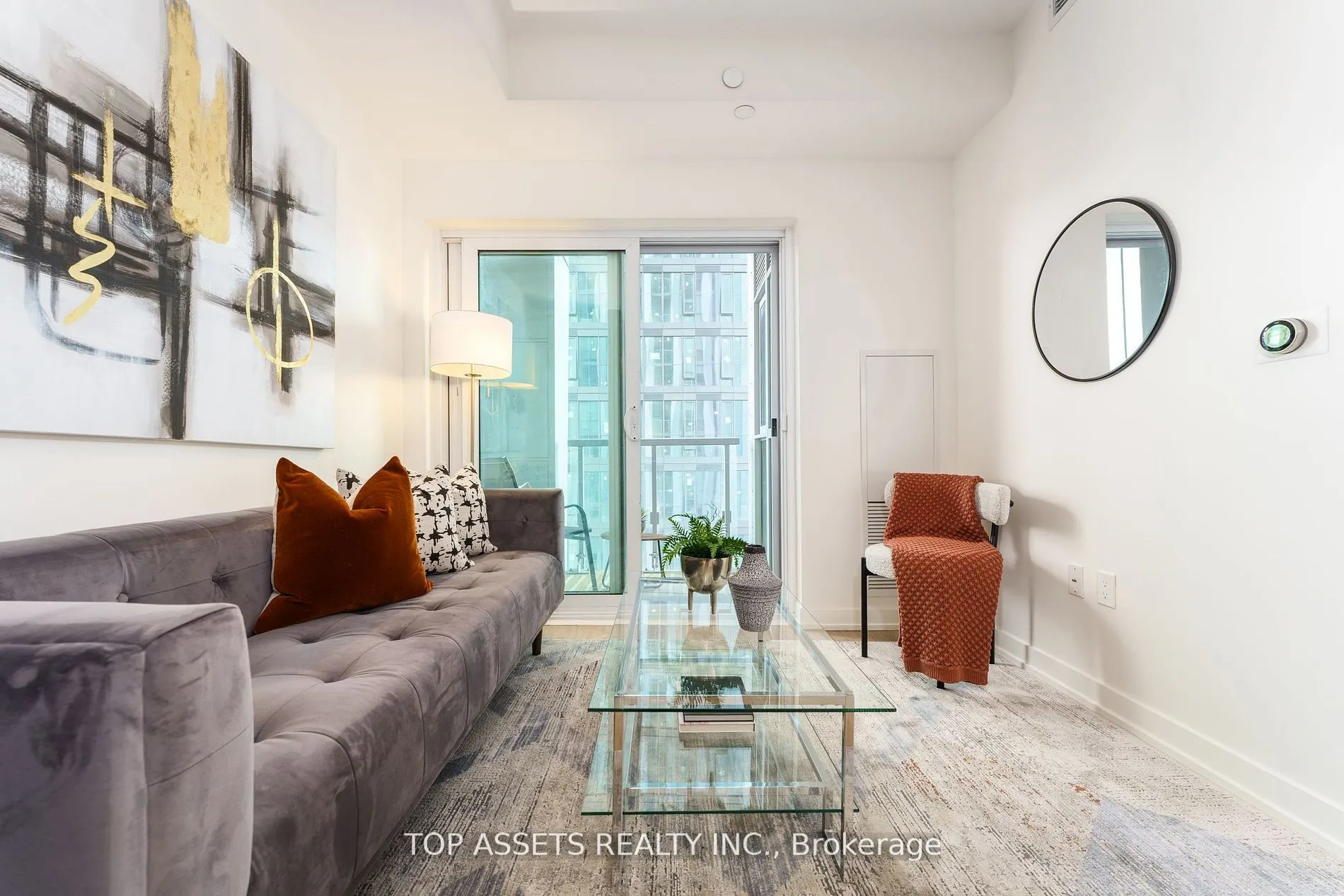 1 Yorkville Ave, #3701
