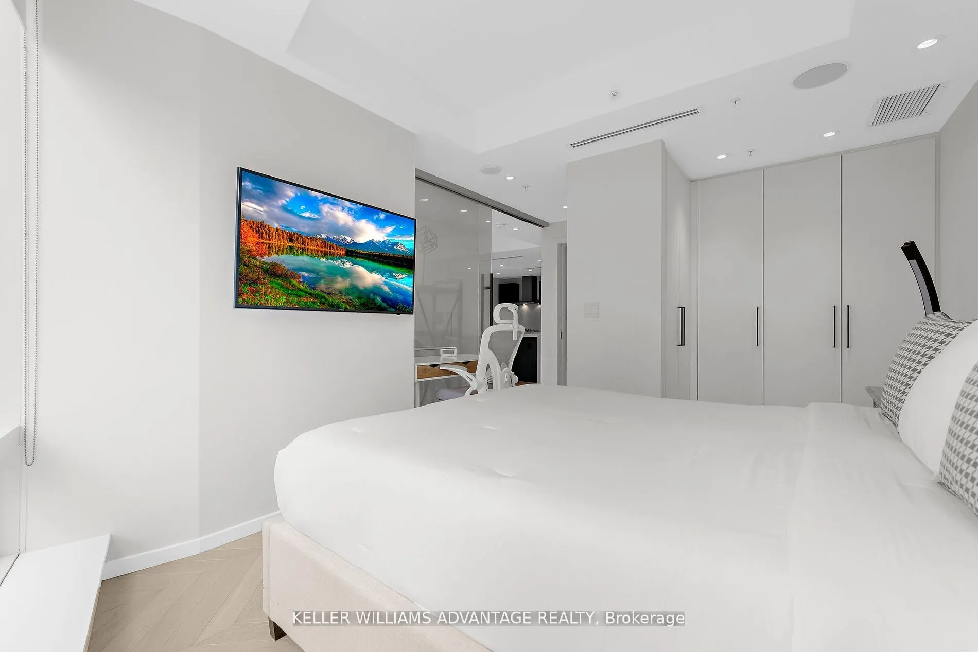 180 University Avenue, #2104