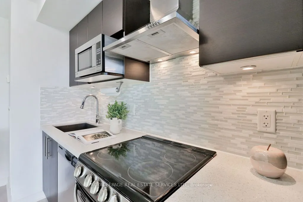 58 Orchard View Boulevard #908