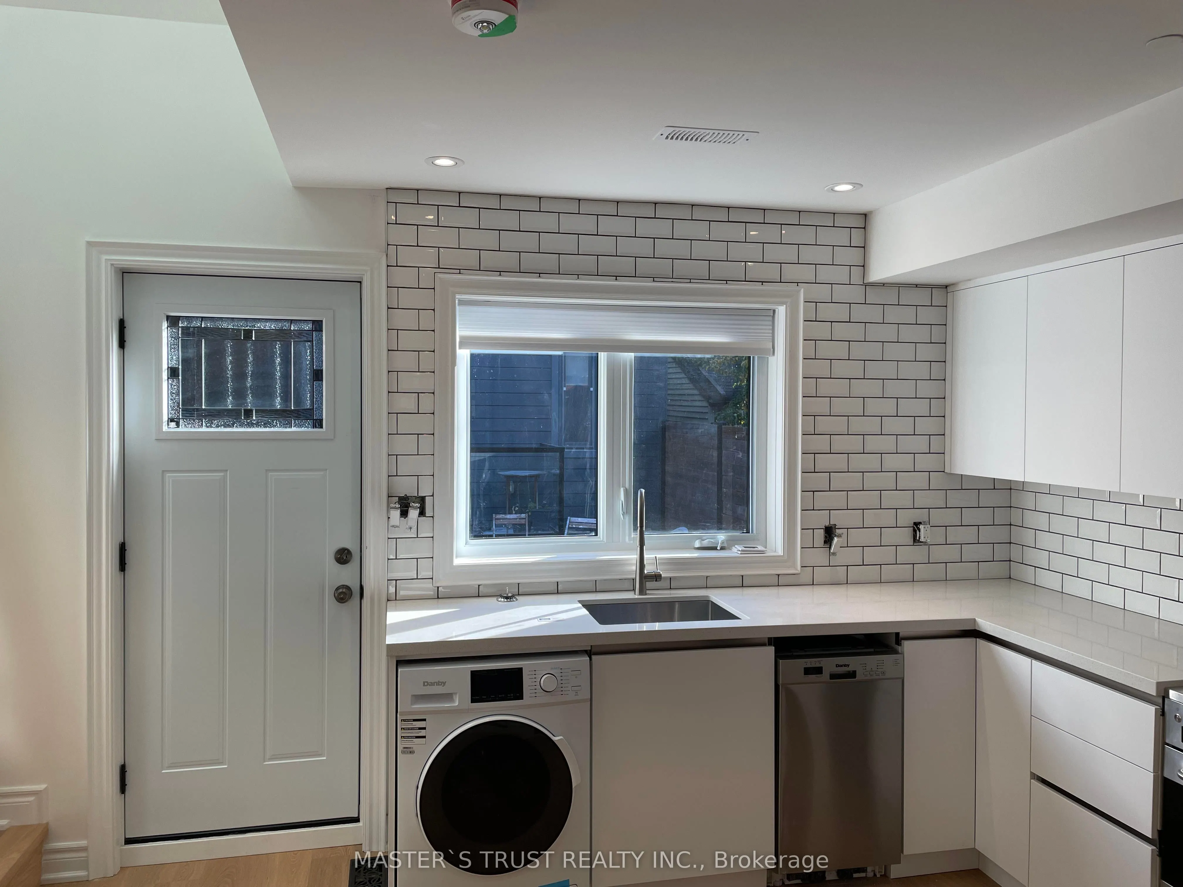 246 Lippincott Street, #Unit4