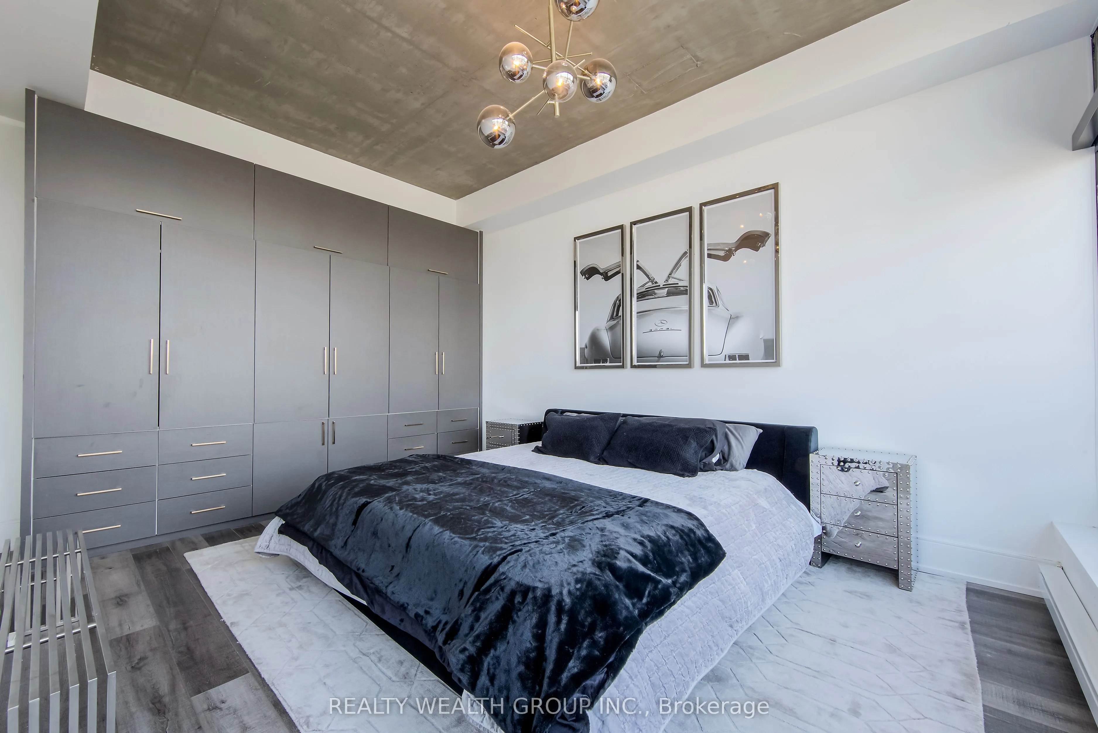 60 Bathurst Street, #1014