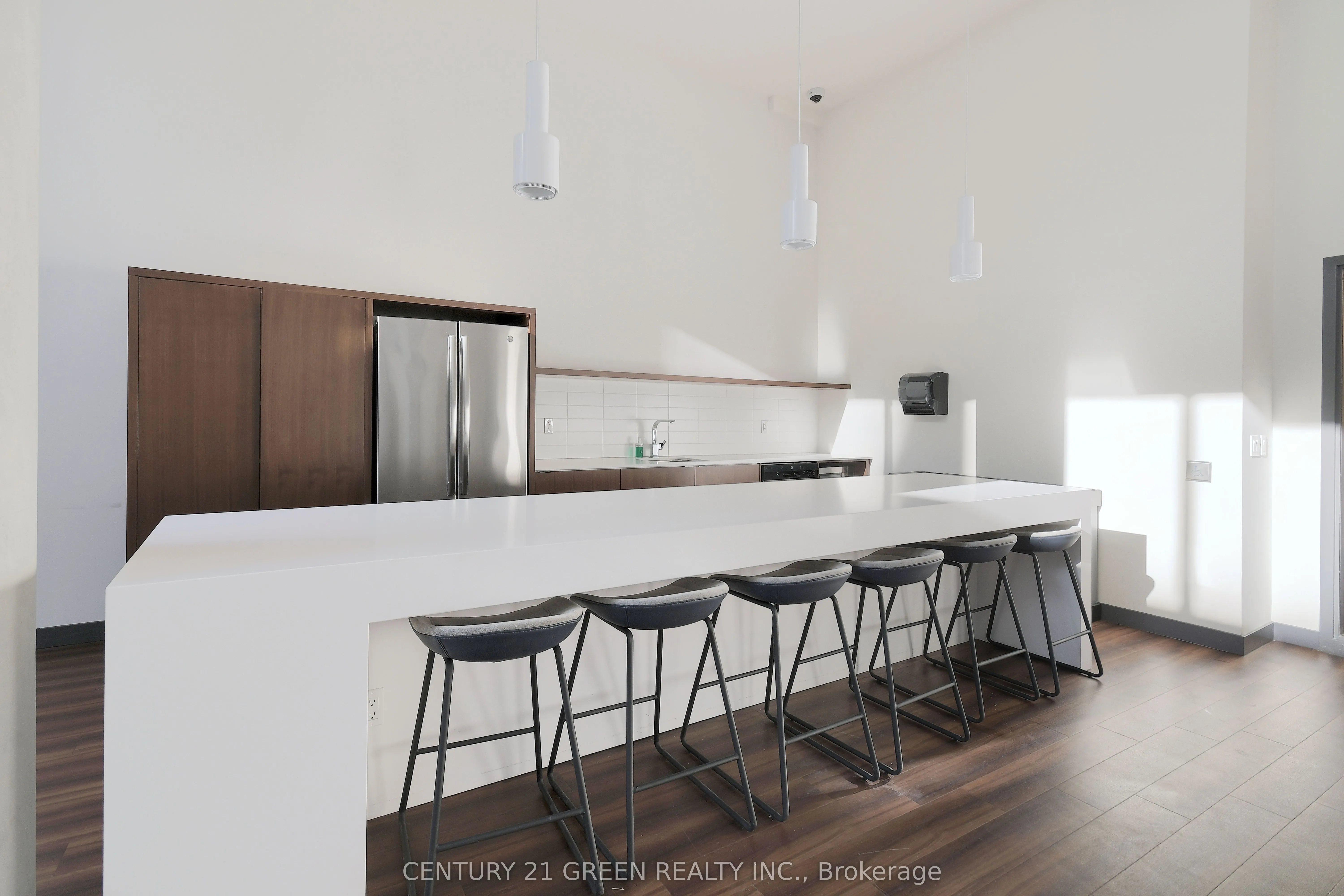 120 Varna Drive, #403