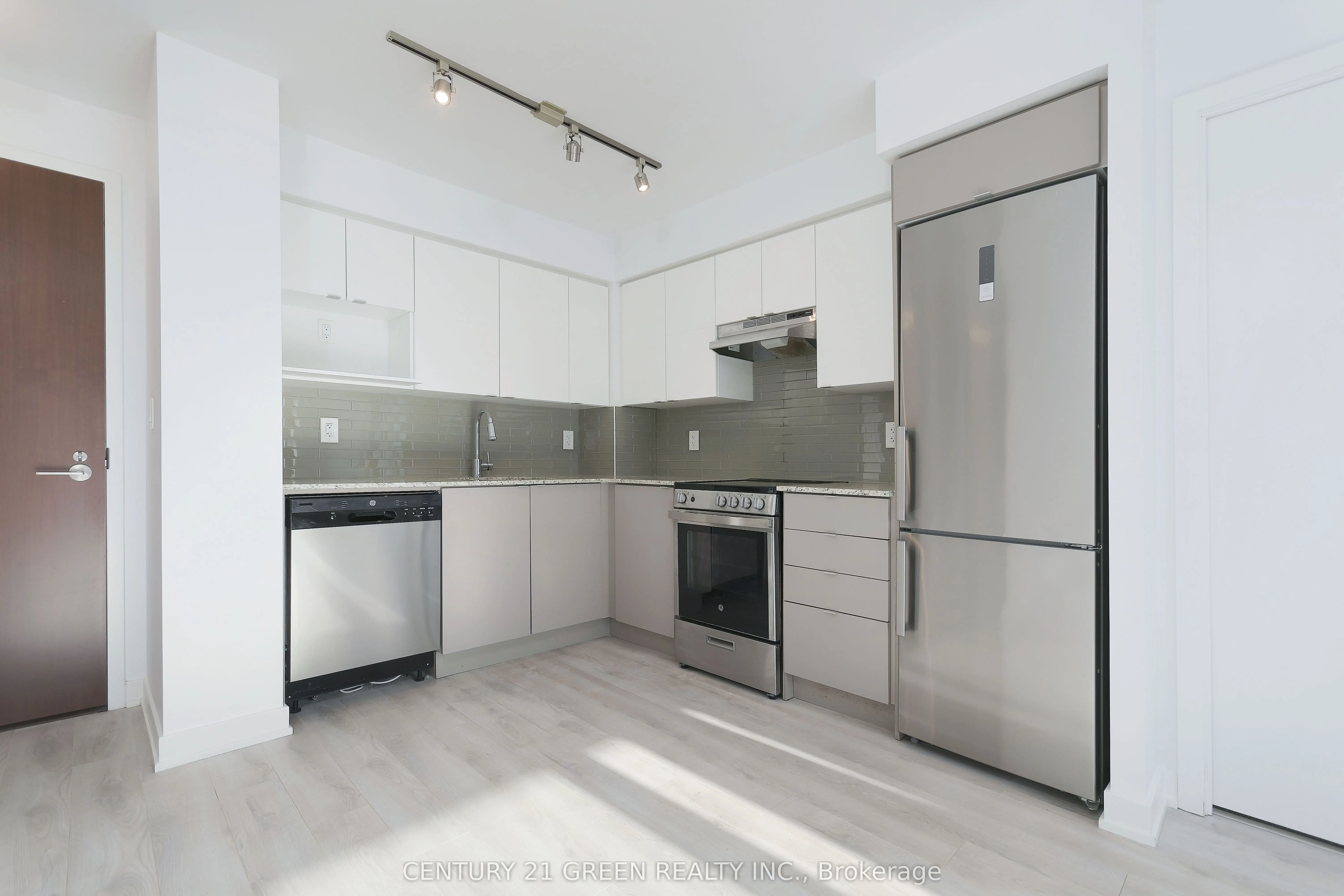 120 Varna Drive, #403