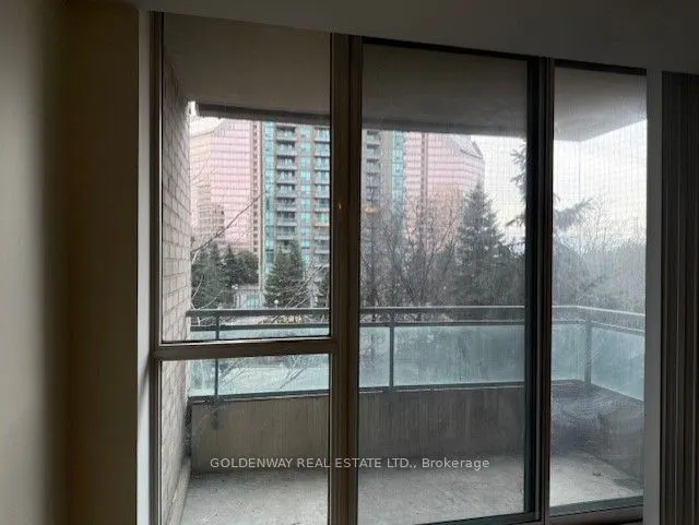 39 Pemberton Avenue #401