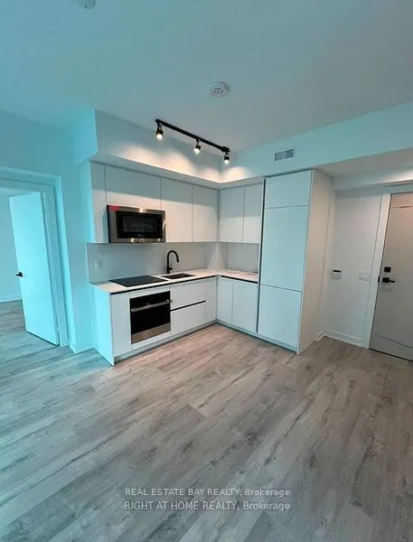 327 King Street W, #4104
