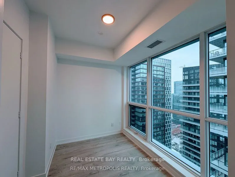 327 King Street W, #4104
