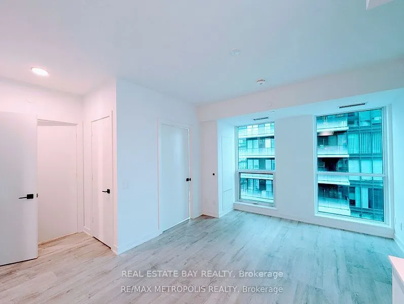 327 King Street W, #4104