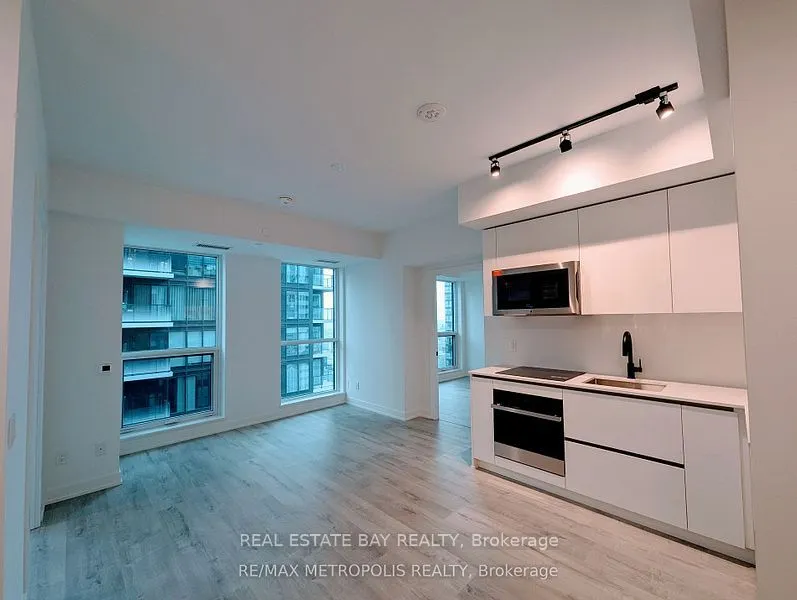 327 King Street W, #4104