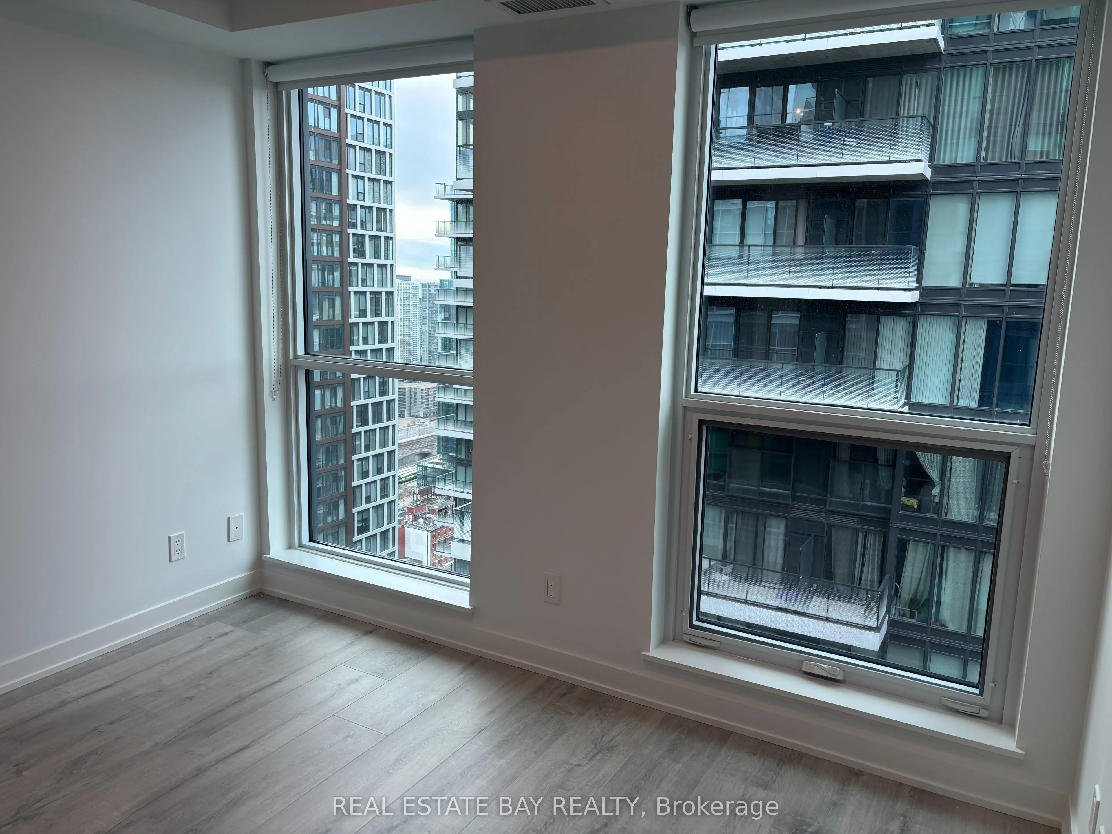327 King Street W, #4104