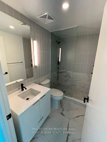 327 King Street W, #4104