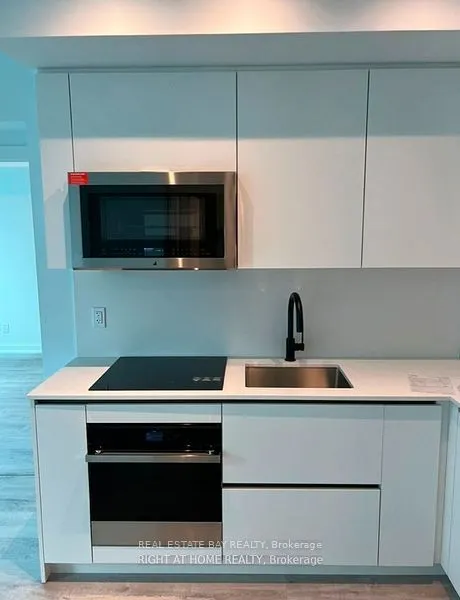 327 King Street W, #4104