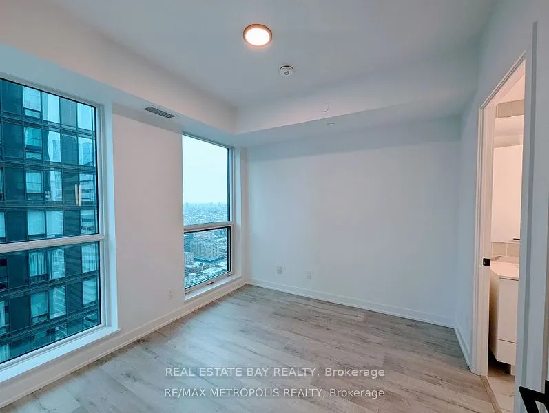 327 King Street W, #4104