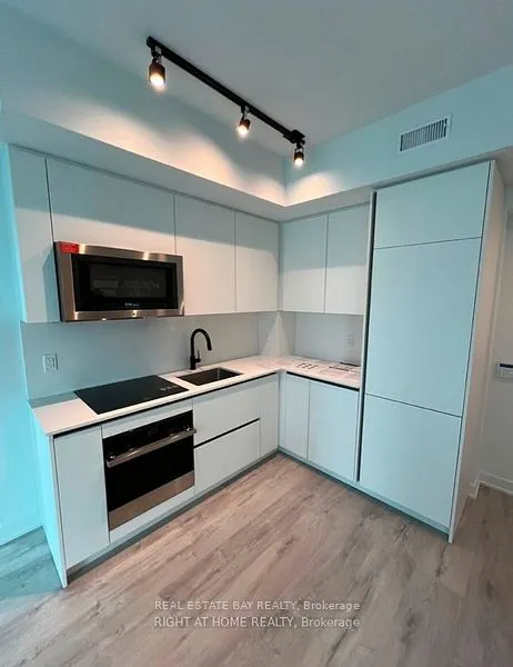 327 King Street W, #4104
