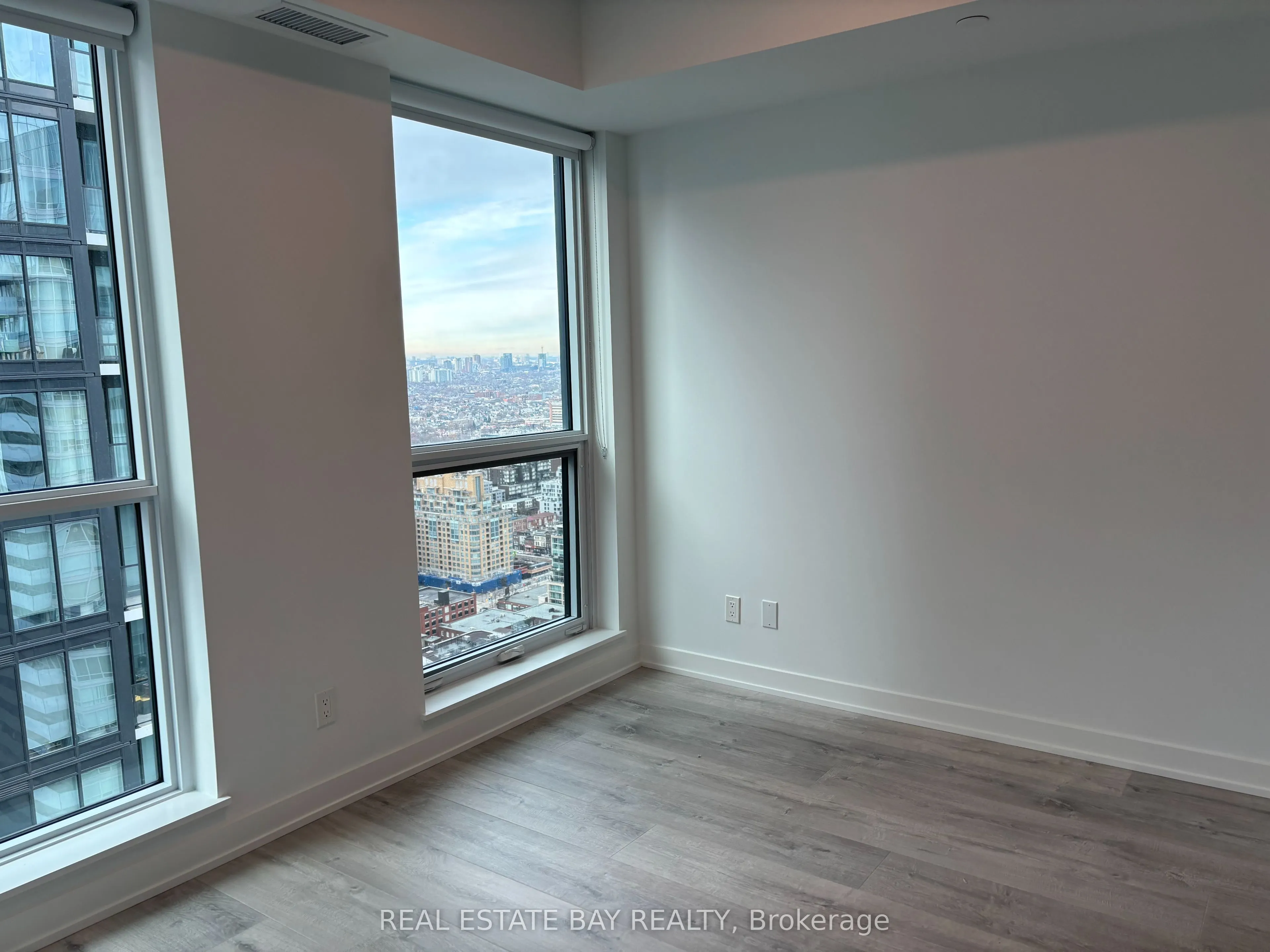 327 King Street W, #4104