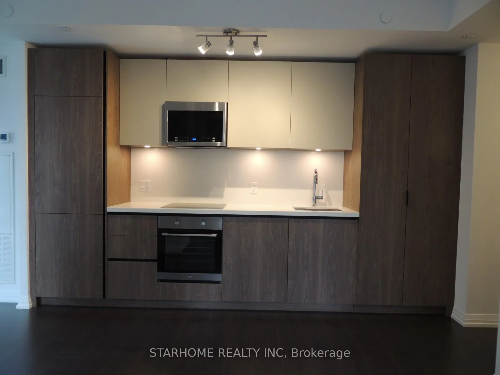 8 Widmer Street, #809