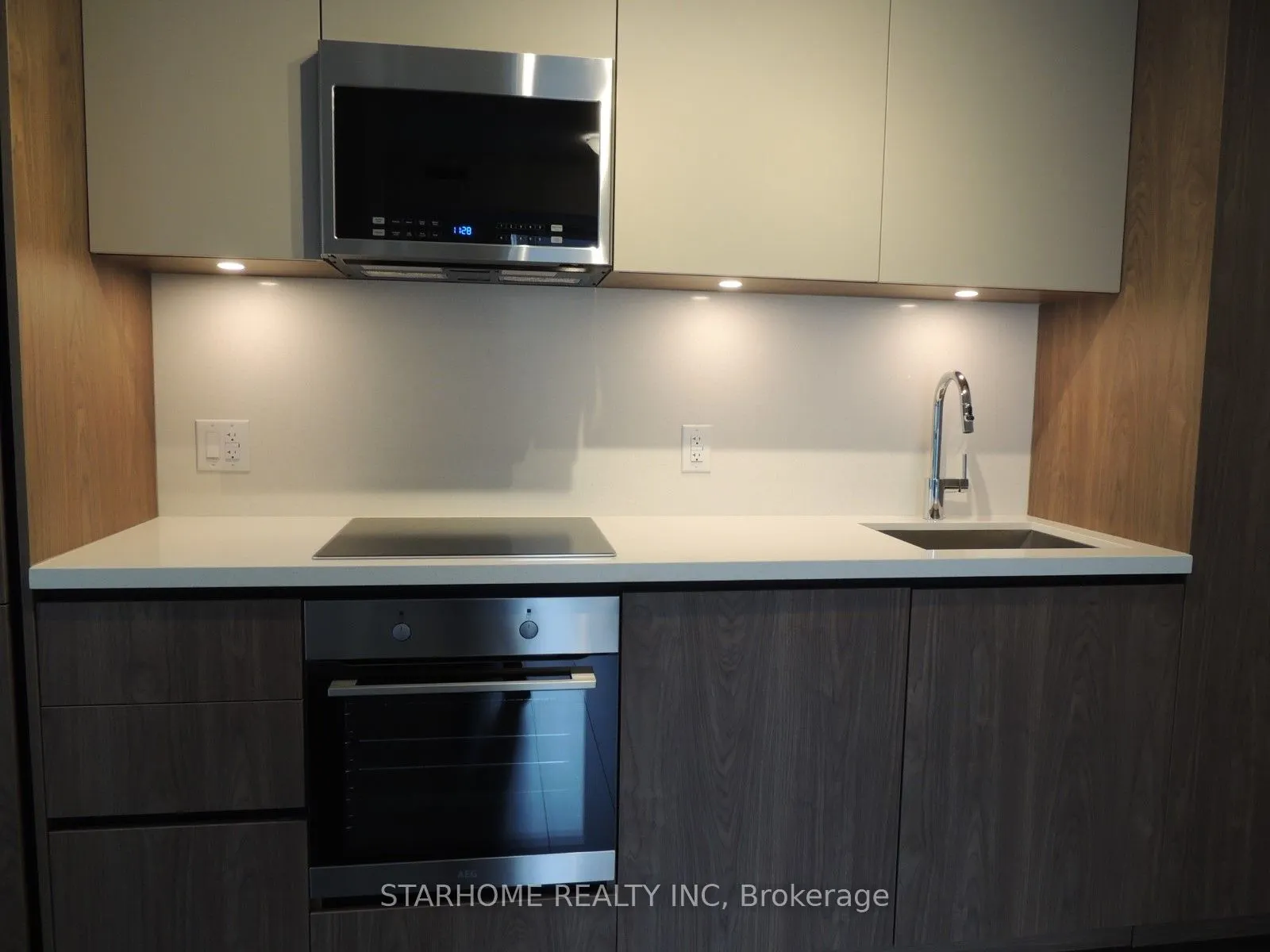 8 Widmer Street, #809
