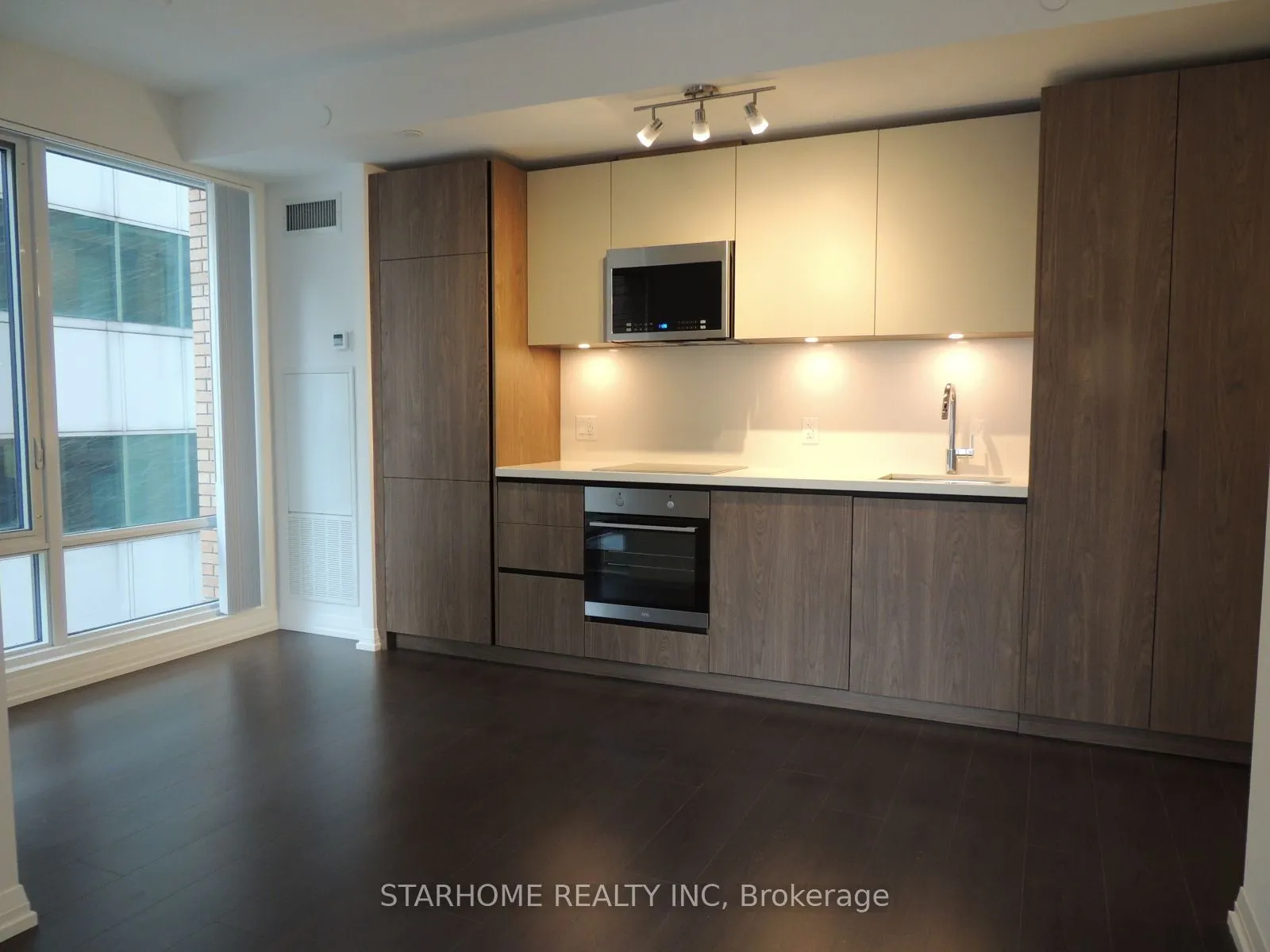 8 Widmer Street, #809