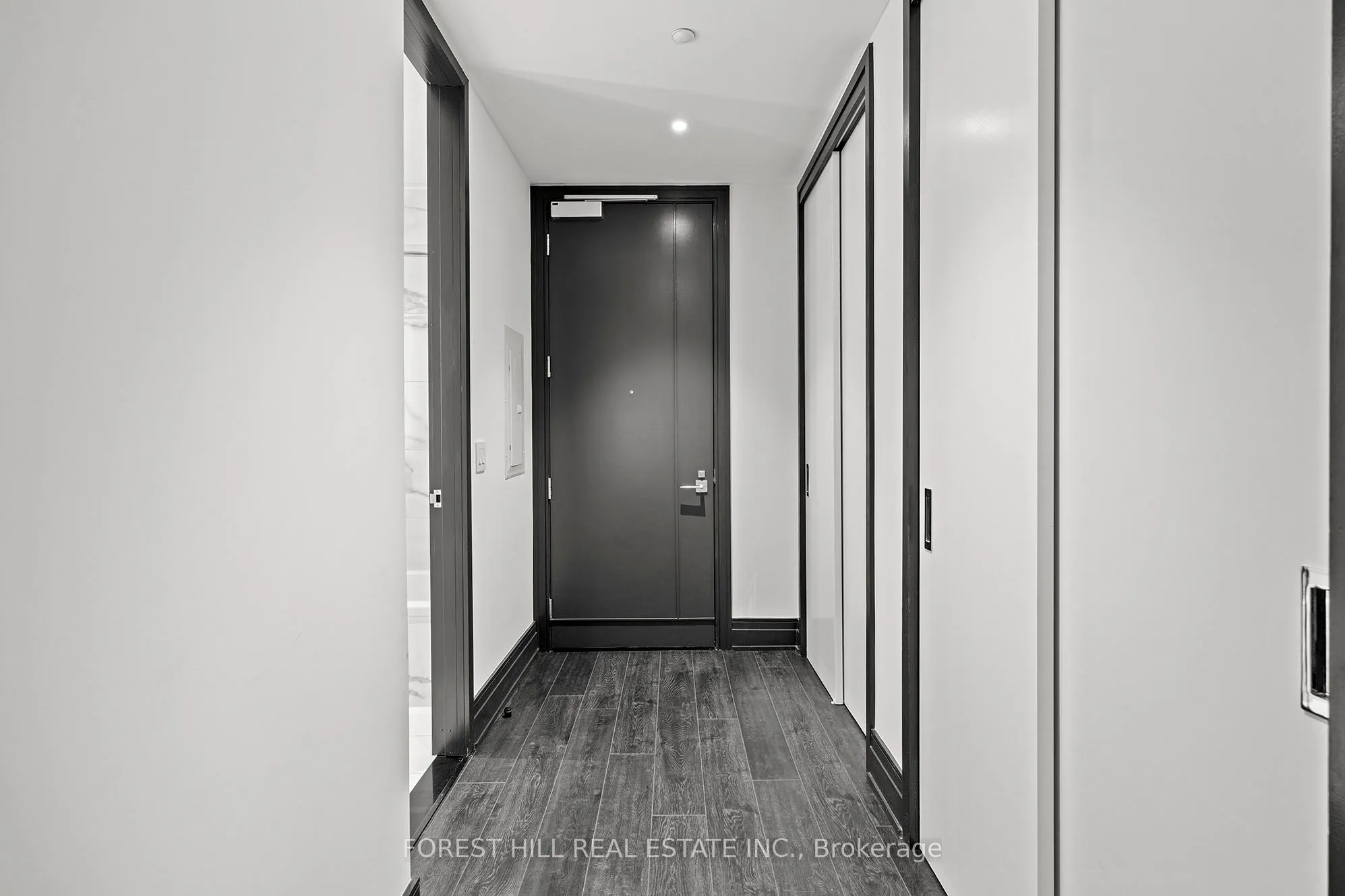2 Avenue Rd #601