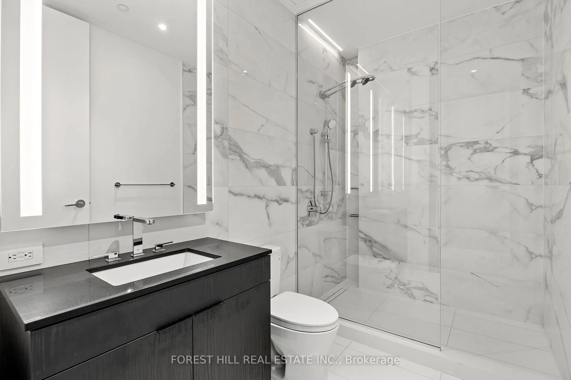 2 Avenue Rd #601