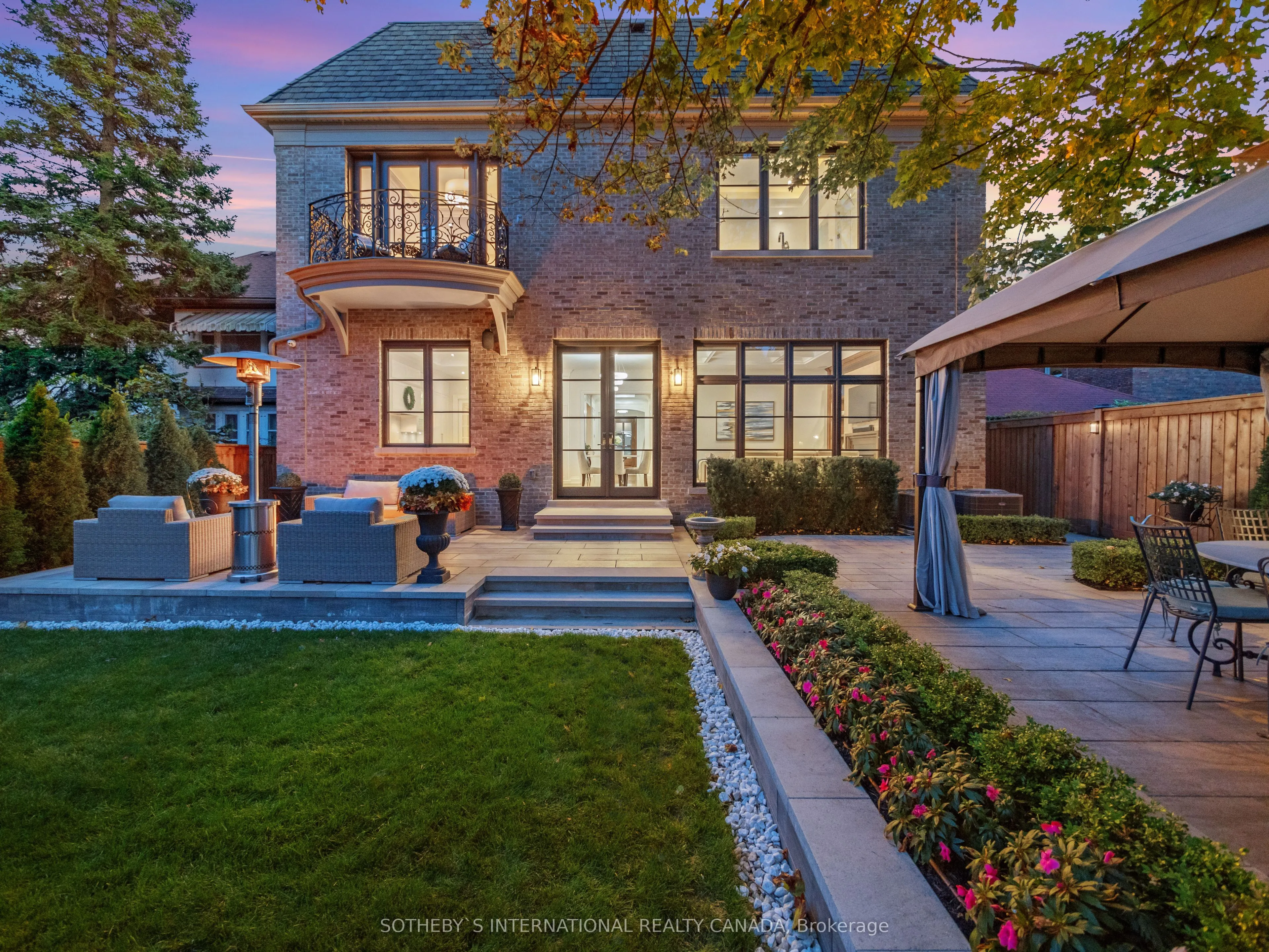 22 Hillhurst Boulevard
